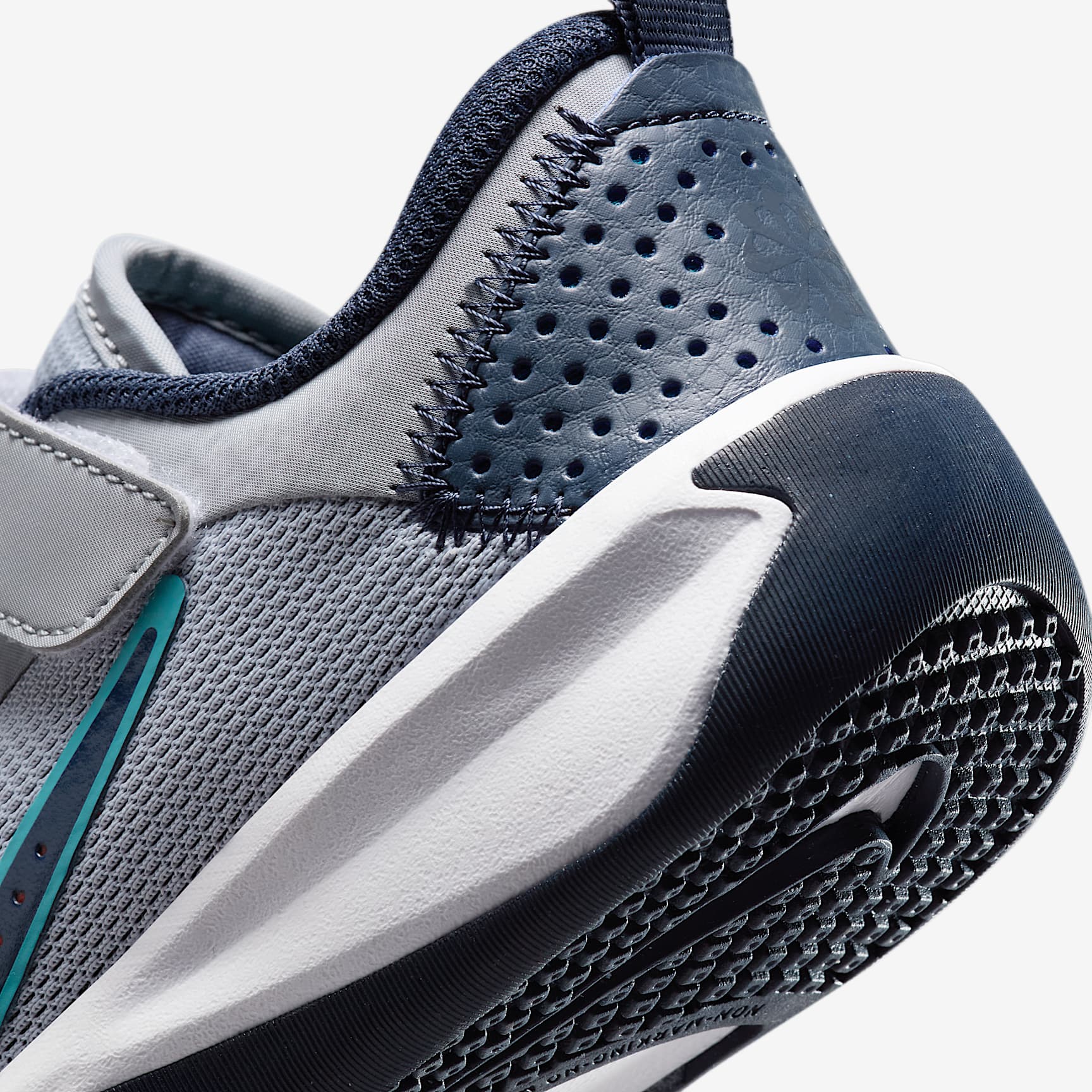 Nike Omni Multi-Court Little Kids' Shoes