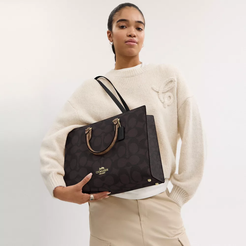 Сумка COACH Maggie Tote Bag In Blocked Signature Canvas