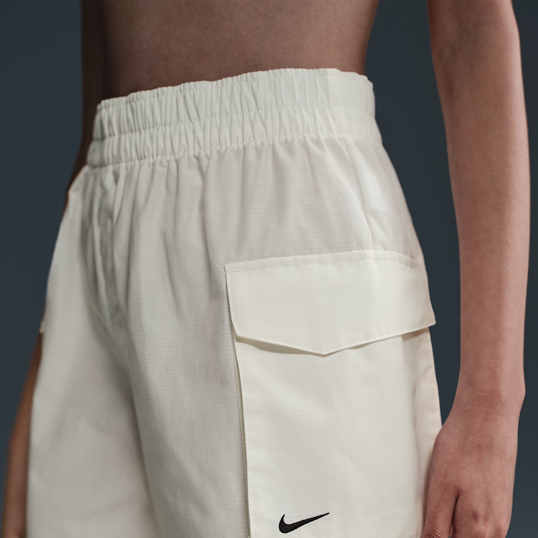 Nike Sportswear Essential Woven Women's High-Waisted 5" Cargo Shorts
