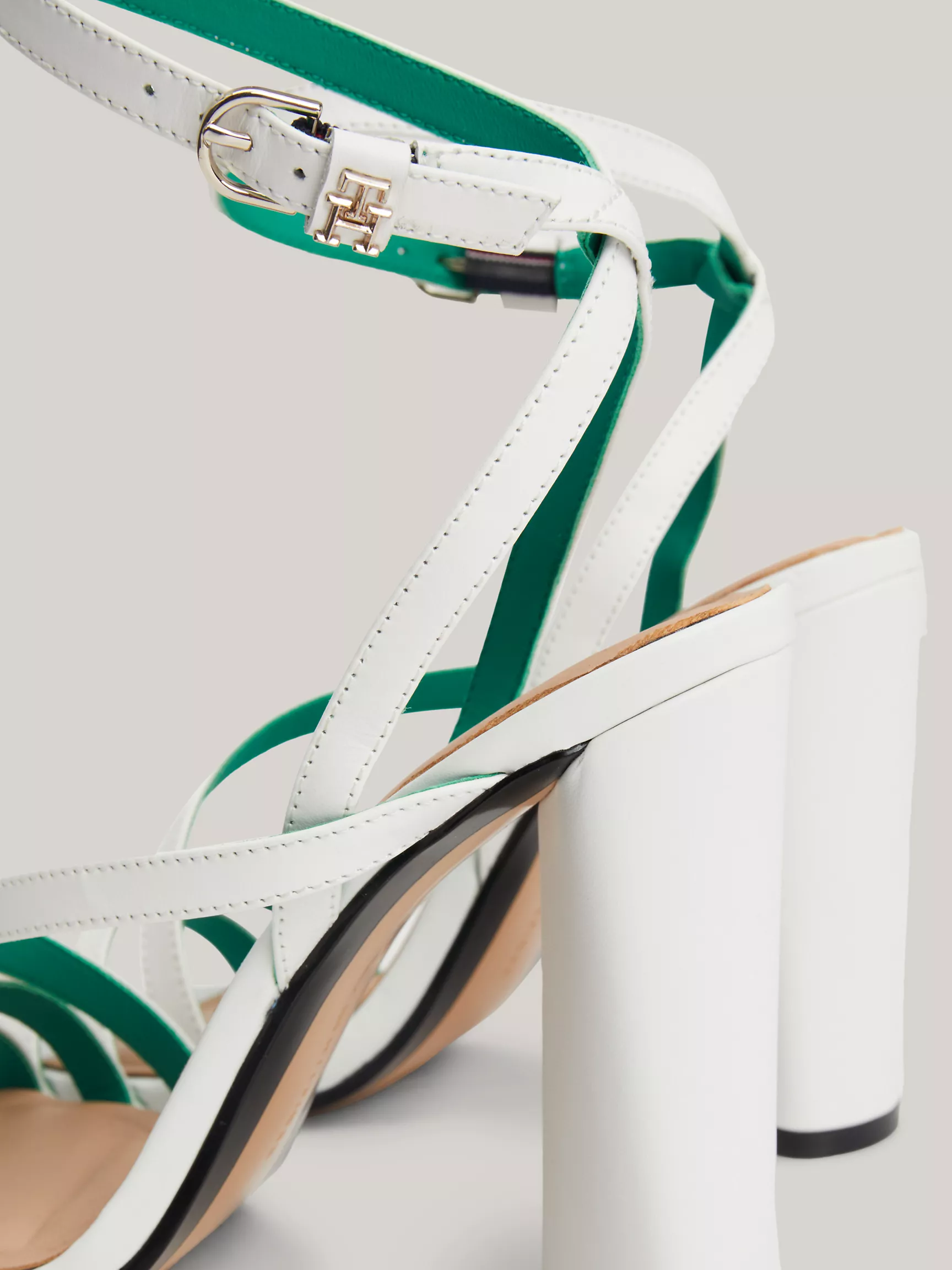 Женская обувь Tommy Hilfiger, Кожаные туфли на высоком каблуке с монограммным узором