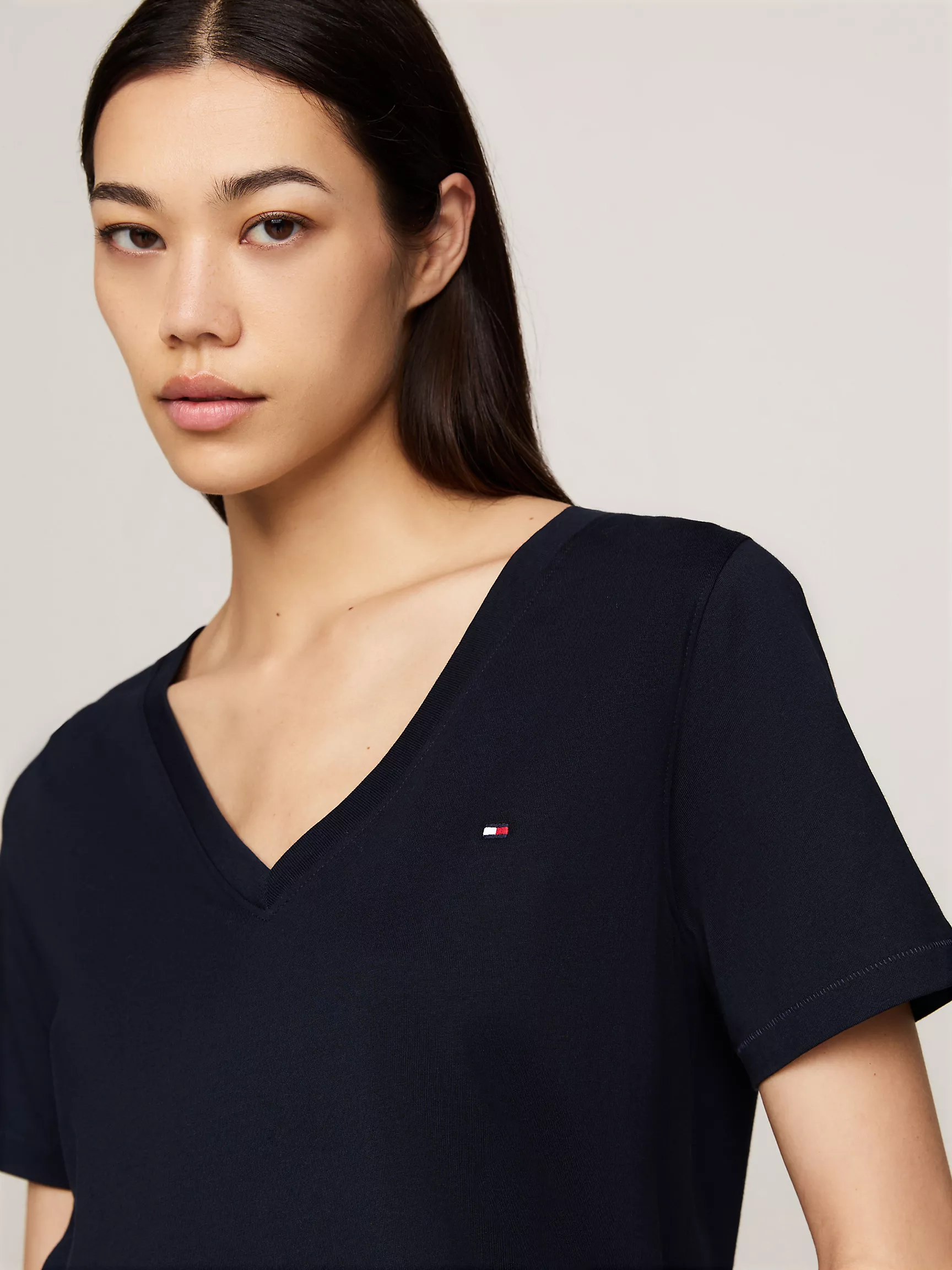 Женская футболка Tommy Hilfiger, Футболка с коротким рукавом и V-образным вырезом