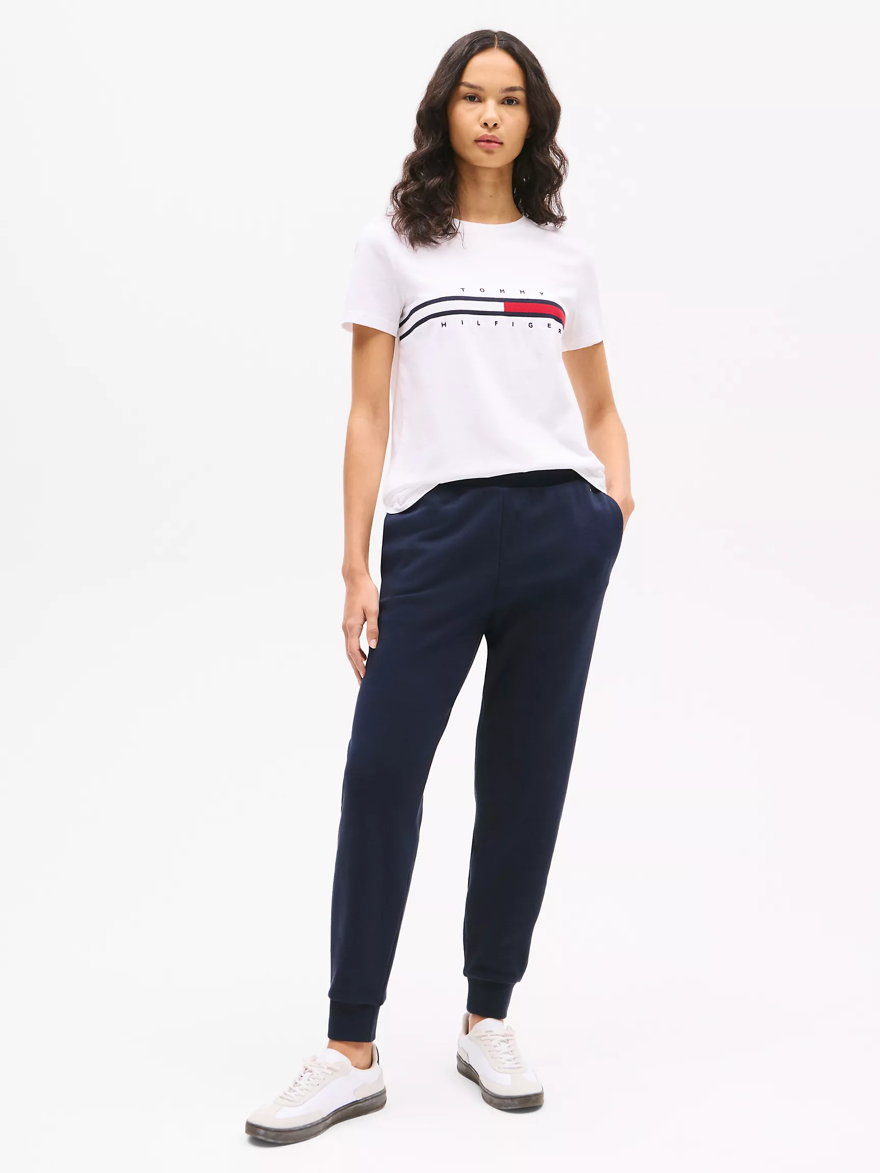 Женская футболка Tommy Hilfiger, Футболка с вышитым логотипом и полоской в стиле флага