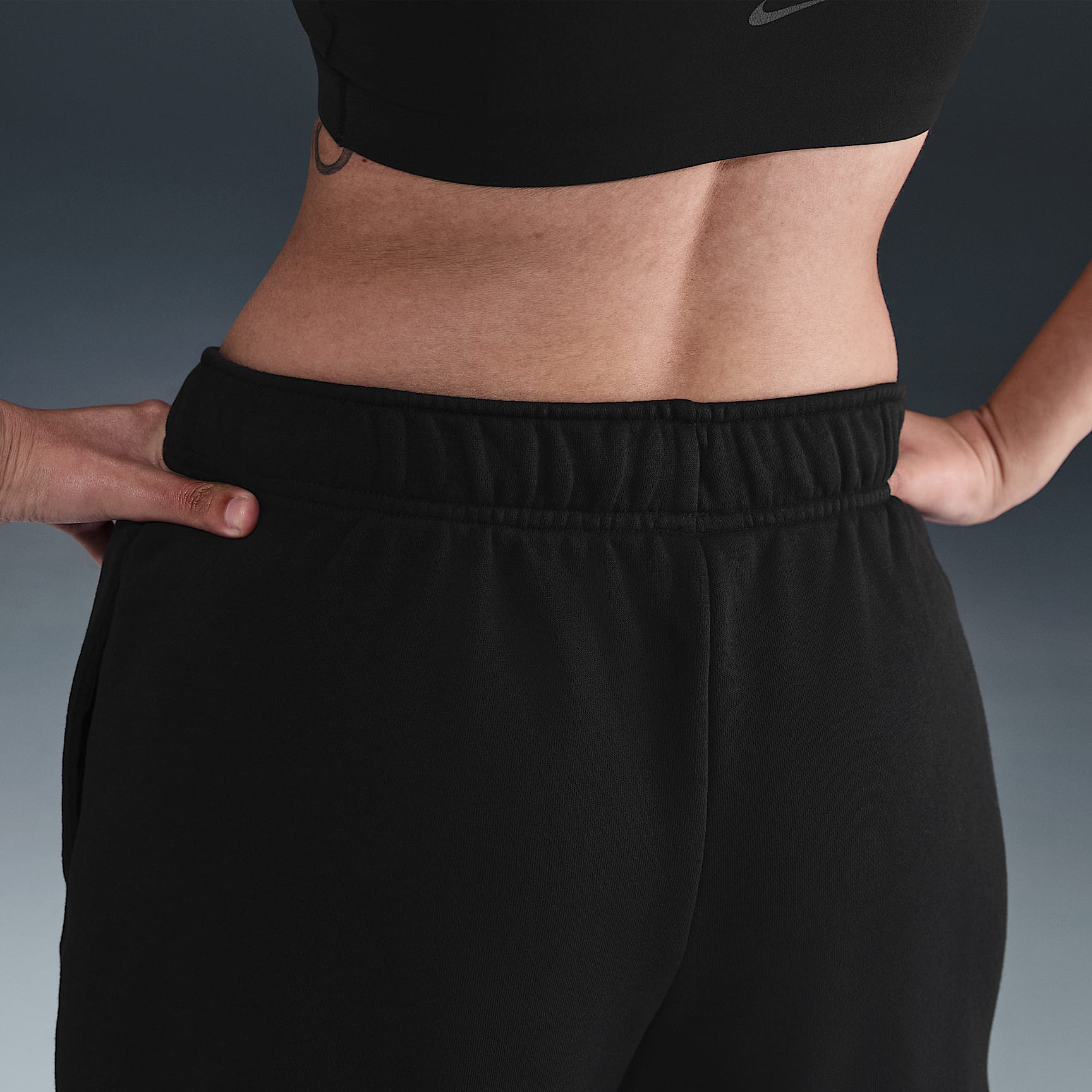 Nike Sportswear Club Fleece Women's Mid-Rise 4" Graphic Shorts