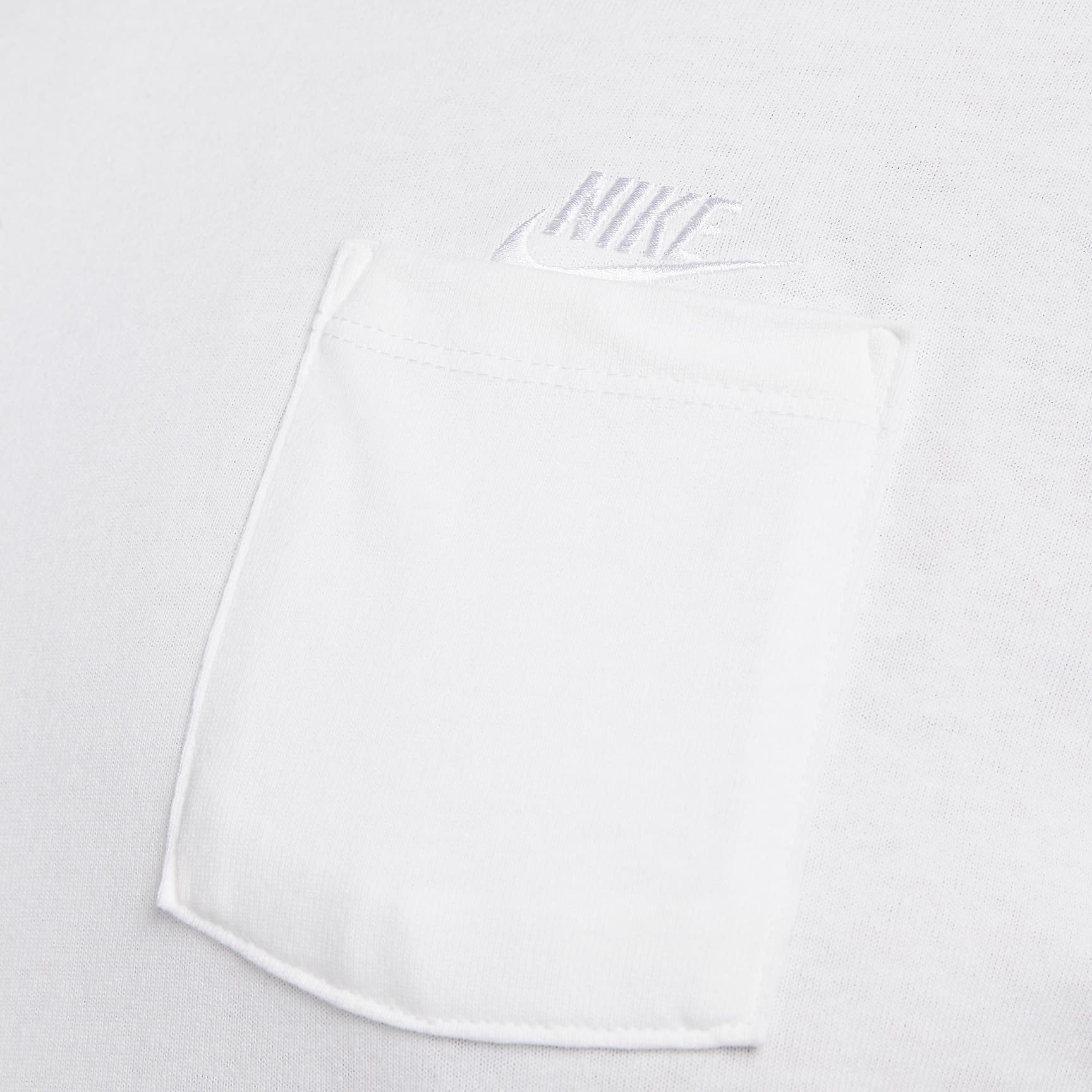 Nike Sportswear Premium Essentials Men's Pocket T-Shirt