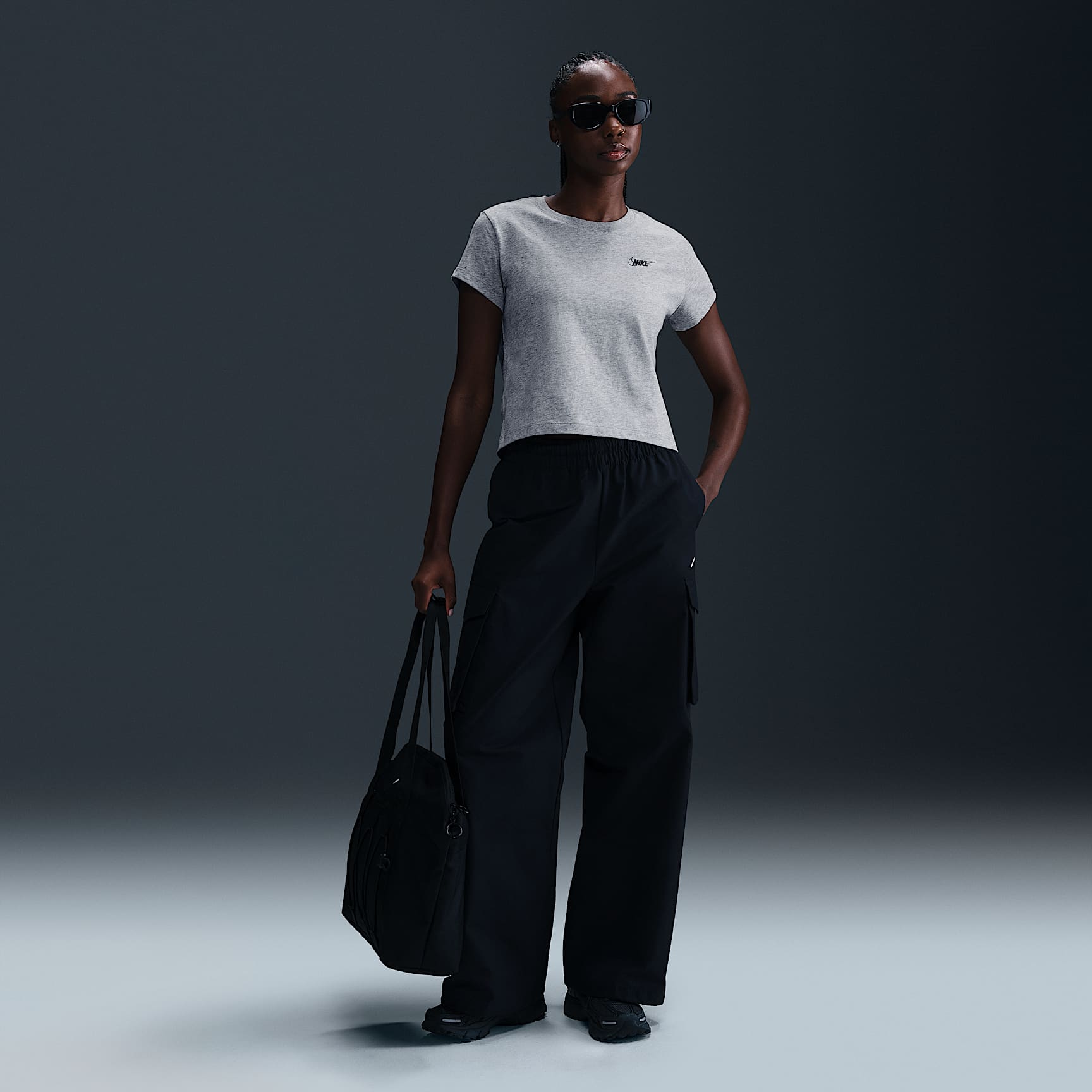 Nike Sportswear Club Women's Short-Sleeve Cropped Graphic T-Shirt