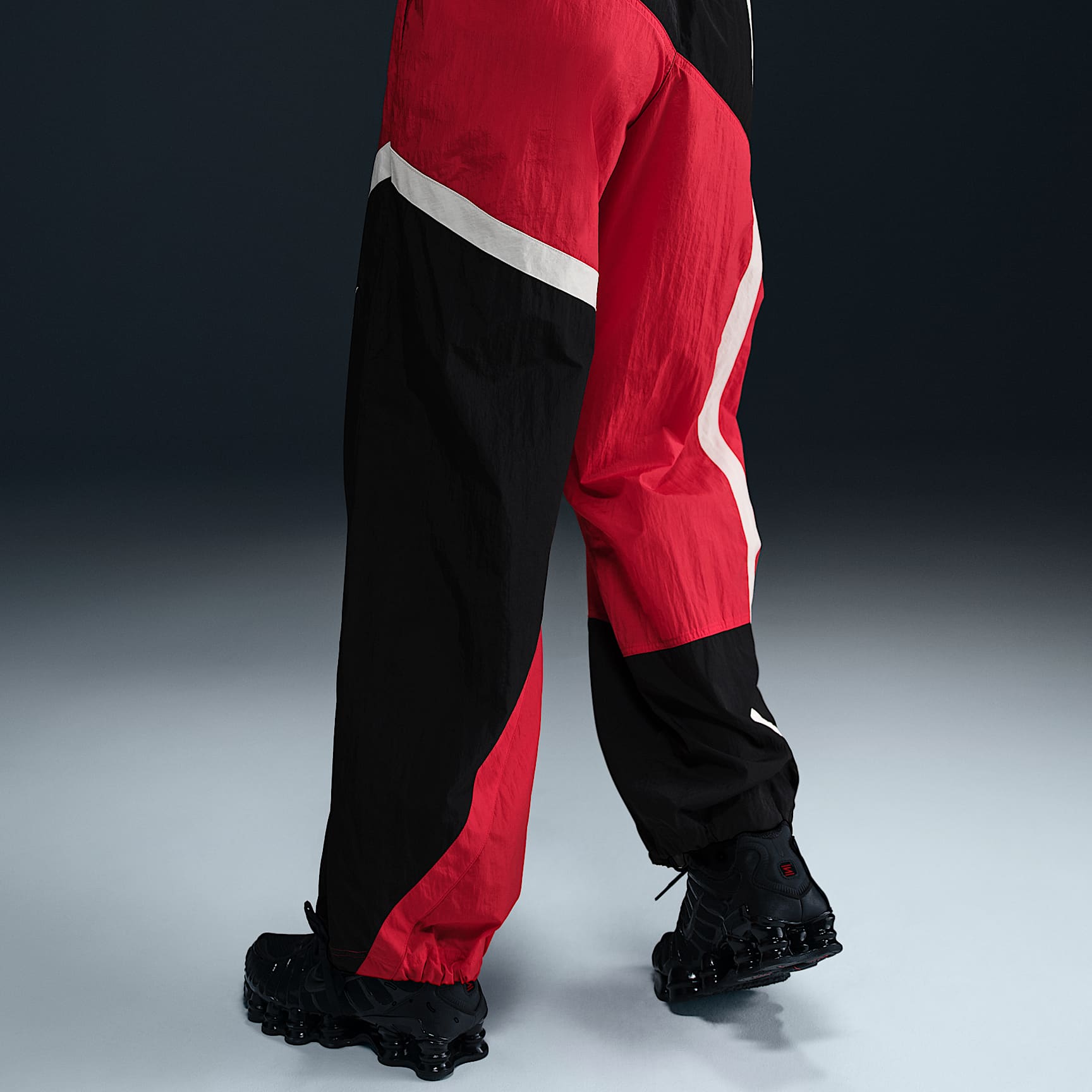Nike Sportswear Women's Mid-Rise Loose Woven Open-Hem Pants