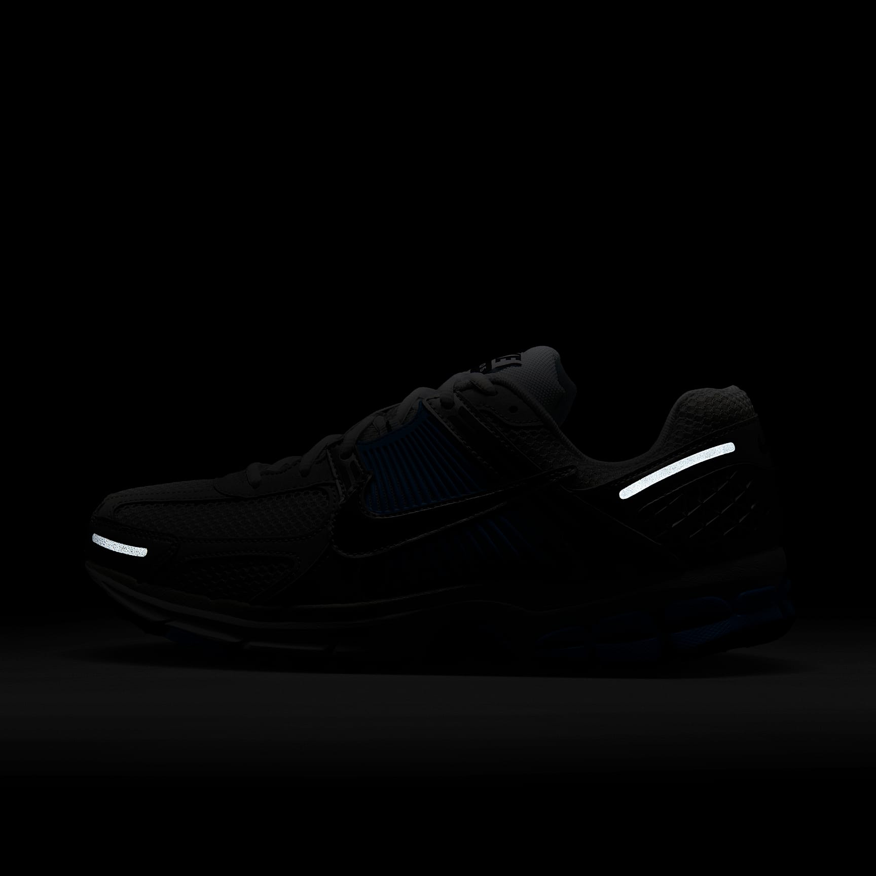 Nike Zoom Vomero 5 Men's Shoes