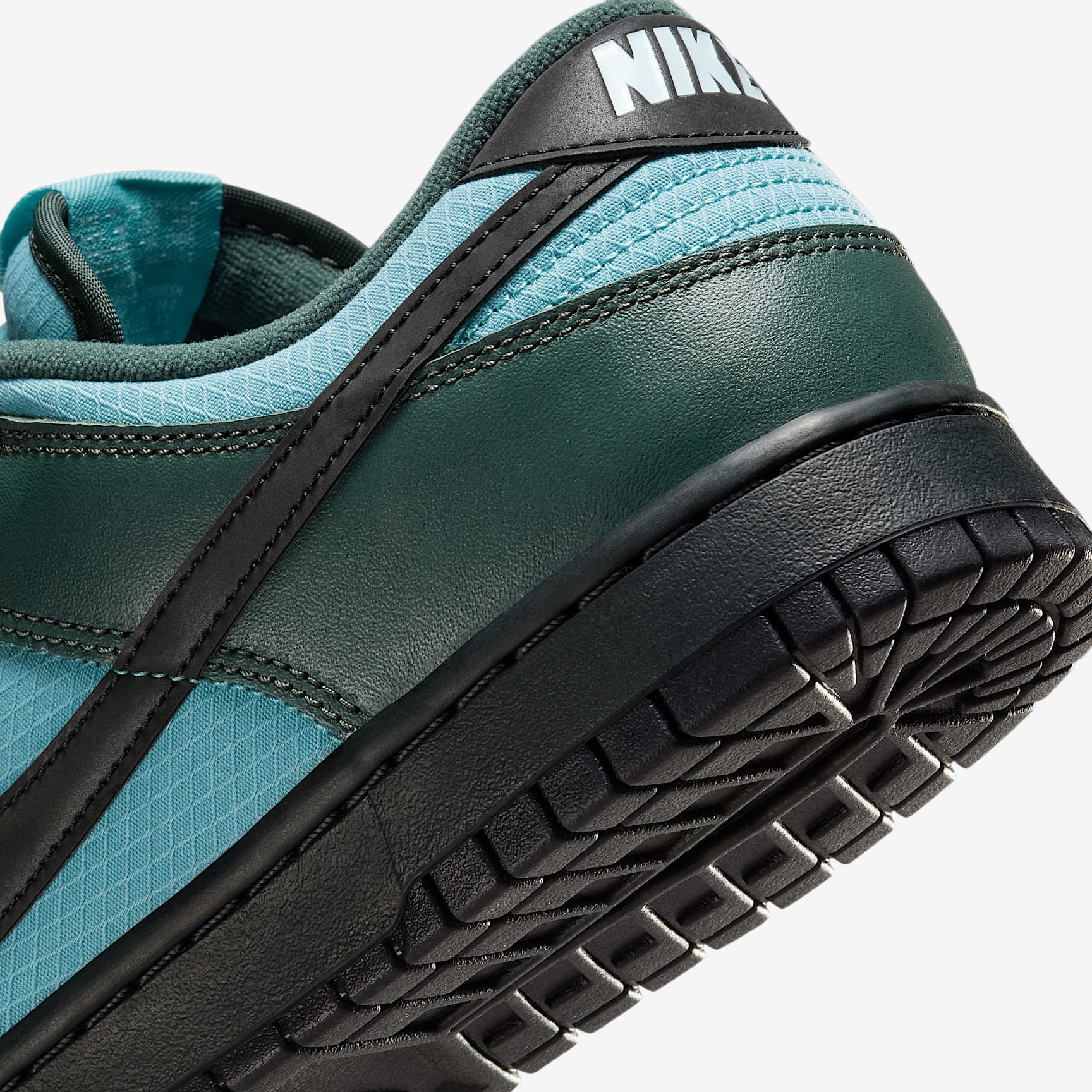 Nike Dunk Low Retro SE Men's Winterized Shoes