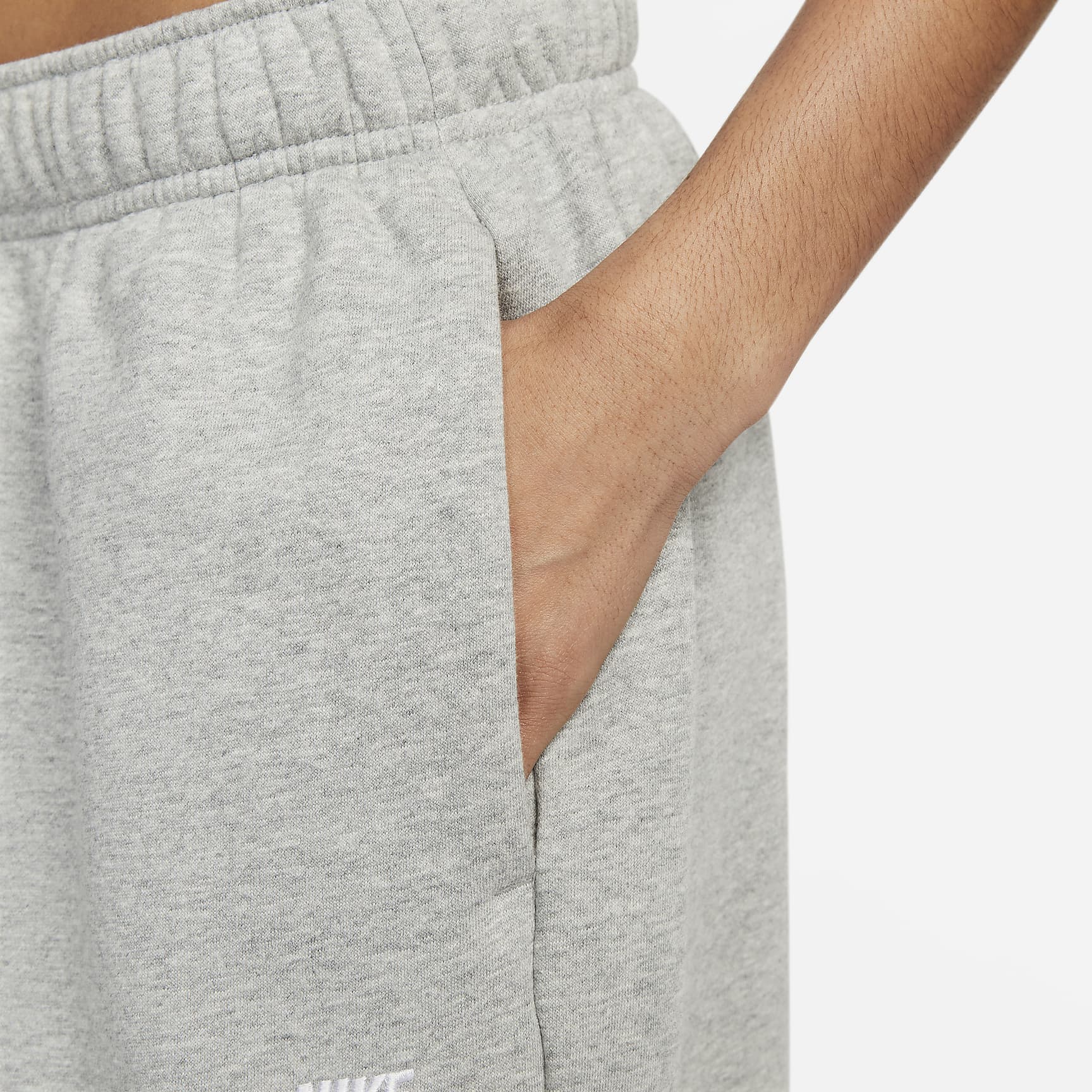 Nike Sportswear Club Fleece Women's Mid-Rise Oversized Cargo Sweatpants