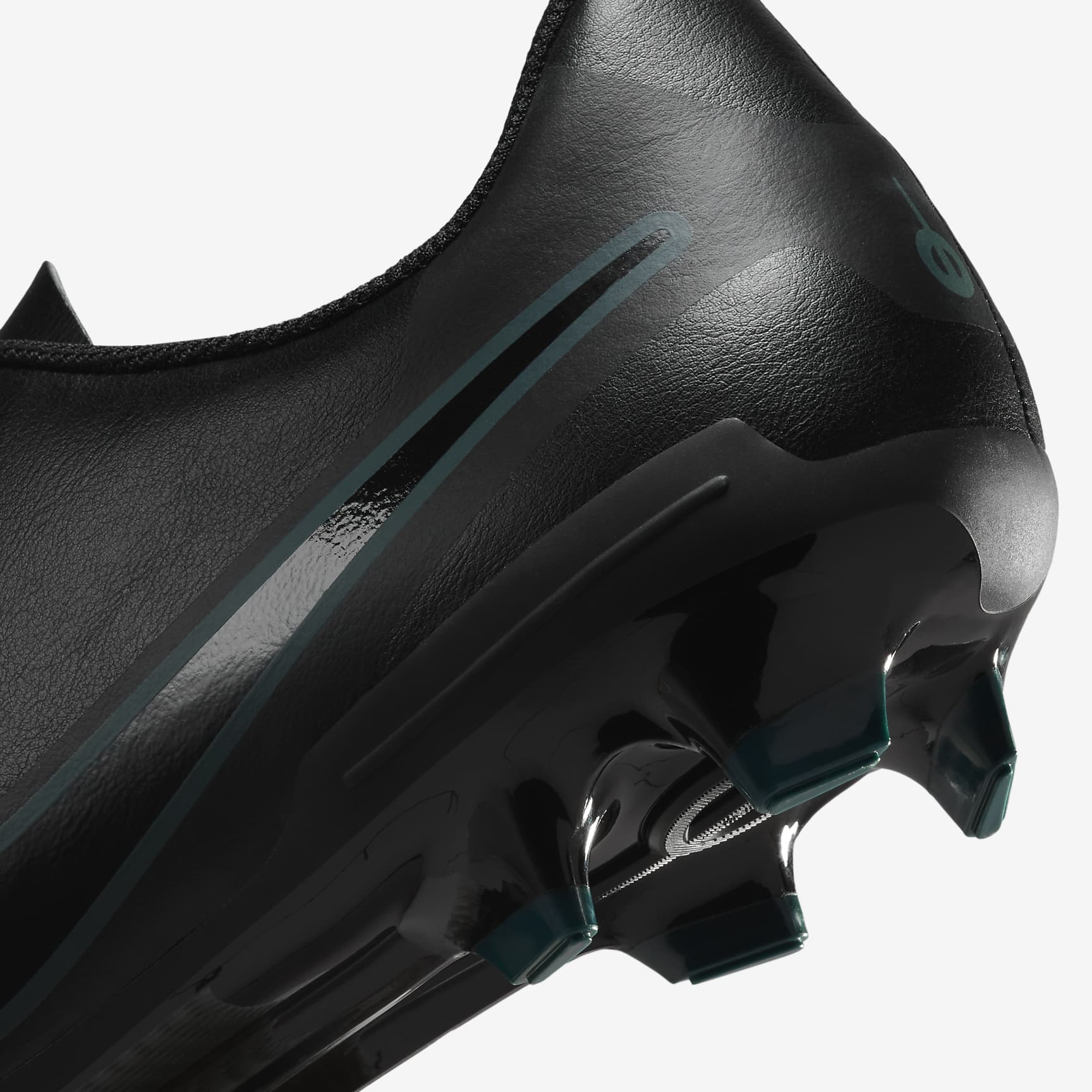 Nike Tiempo Legend 10 Club Multi-Ground Low-Top Soccer Cleats