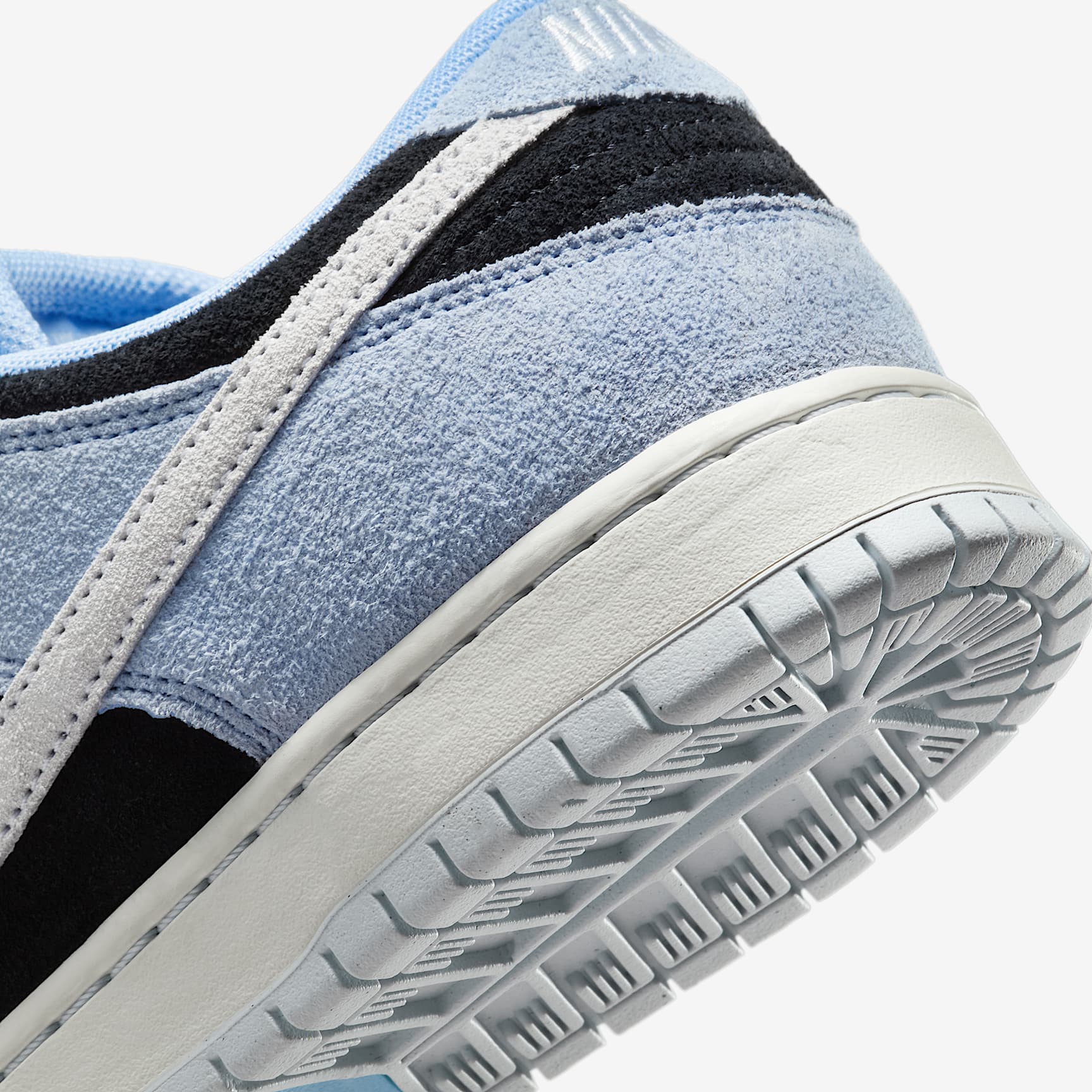Nike SB Dunk Low Pro Skate Shoes