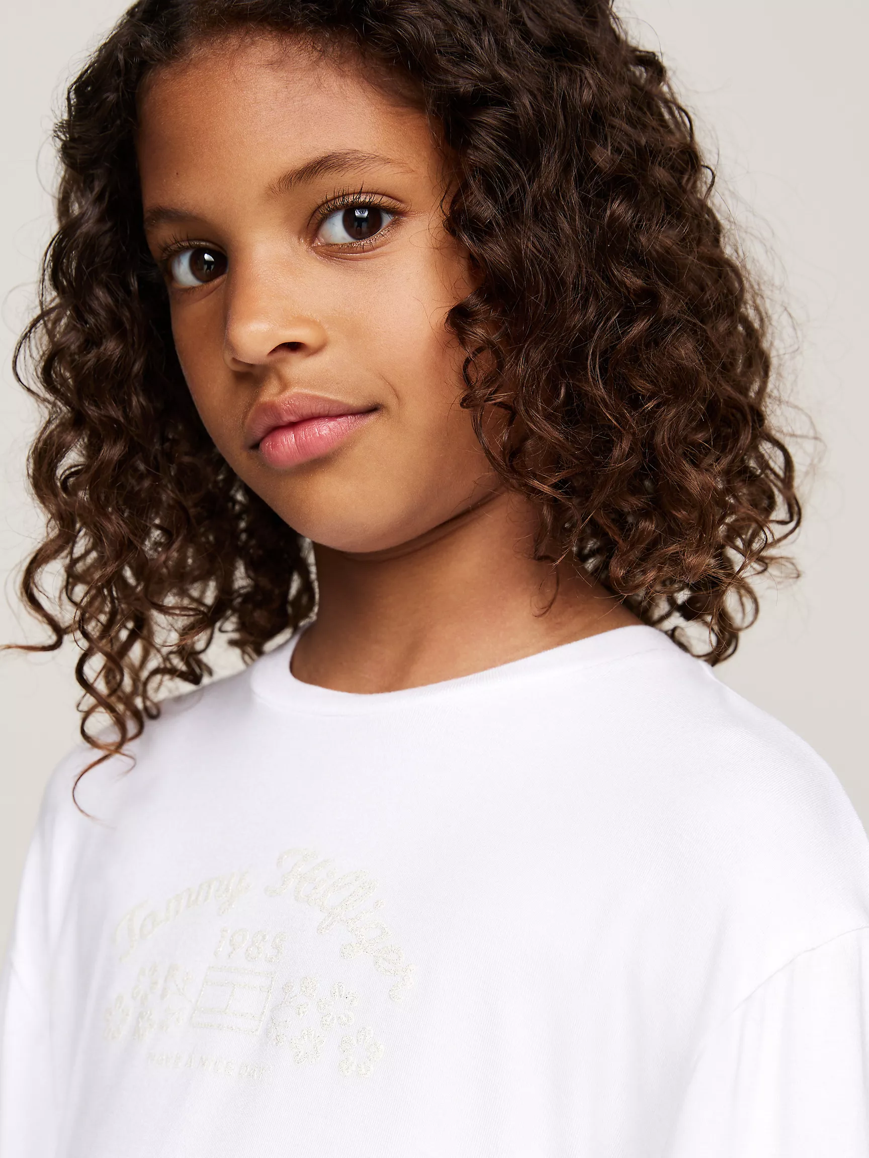 Футболка для девочек Tommy Hilfiger, Детская футболка с логотипом и блестящим цветочным узором