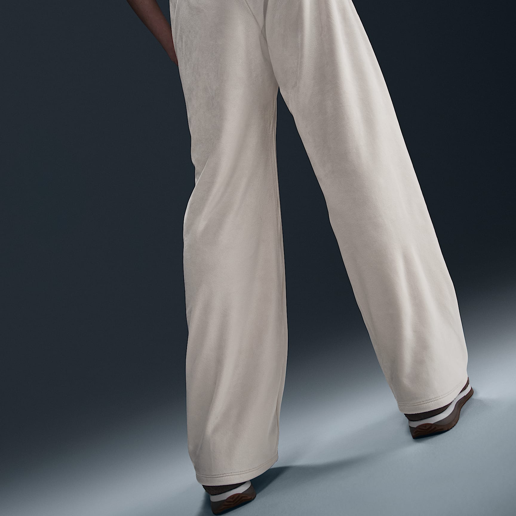 Nike Sportswear Chill Knit Women's Mid-Rise Velour Pants