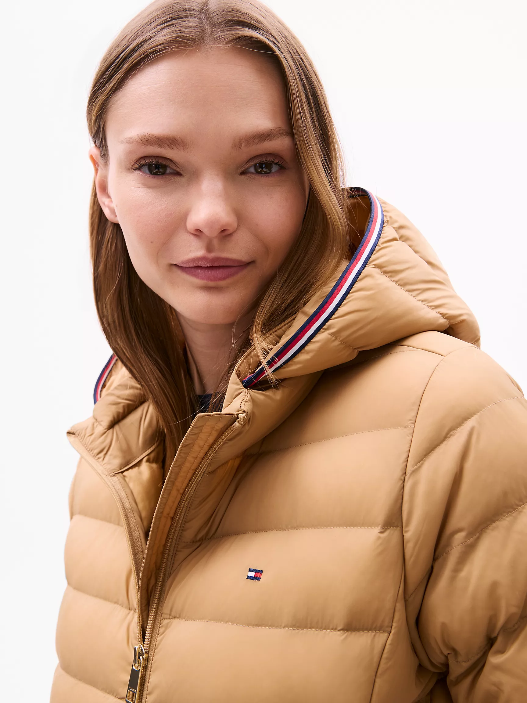 Женская куртка Tommy Hilfiger, Легкий пуховик с капюшоном