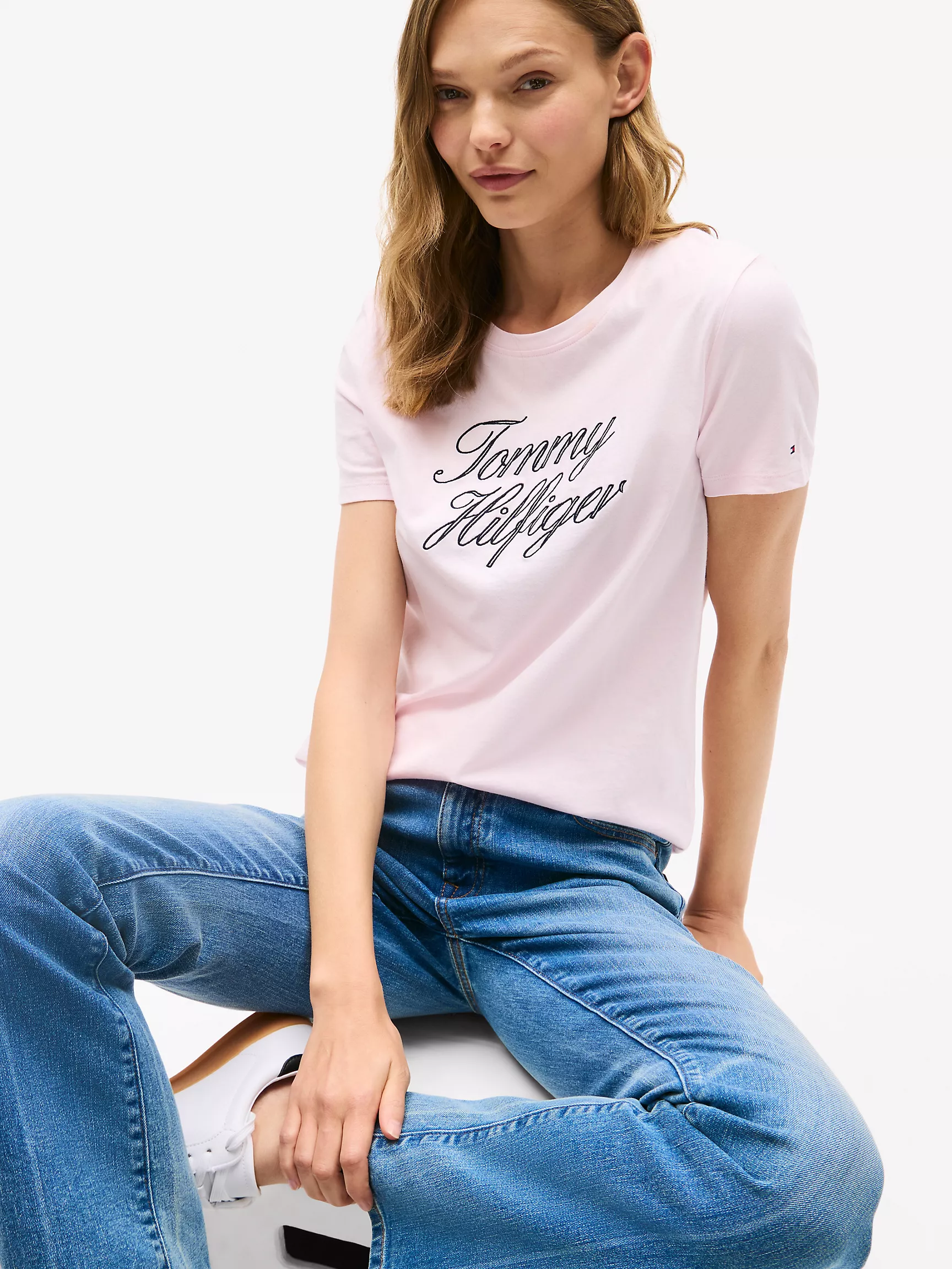 Женская футболка Tommy Hilfiger, Футболка с логотипом Hilfiger в виде рукописного текста