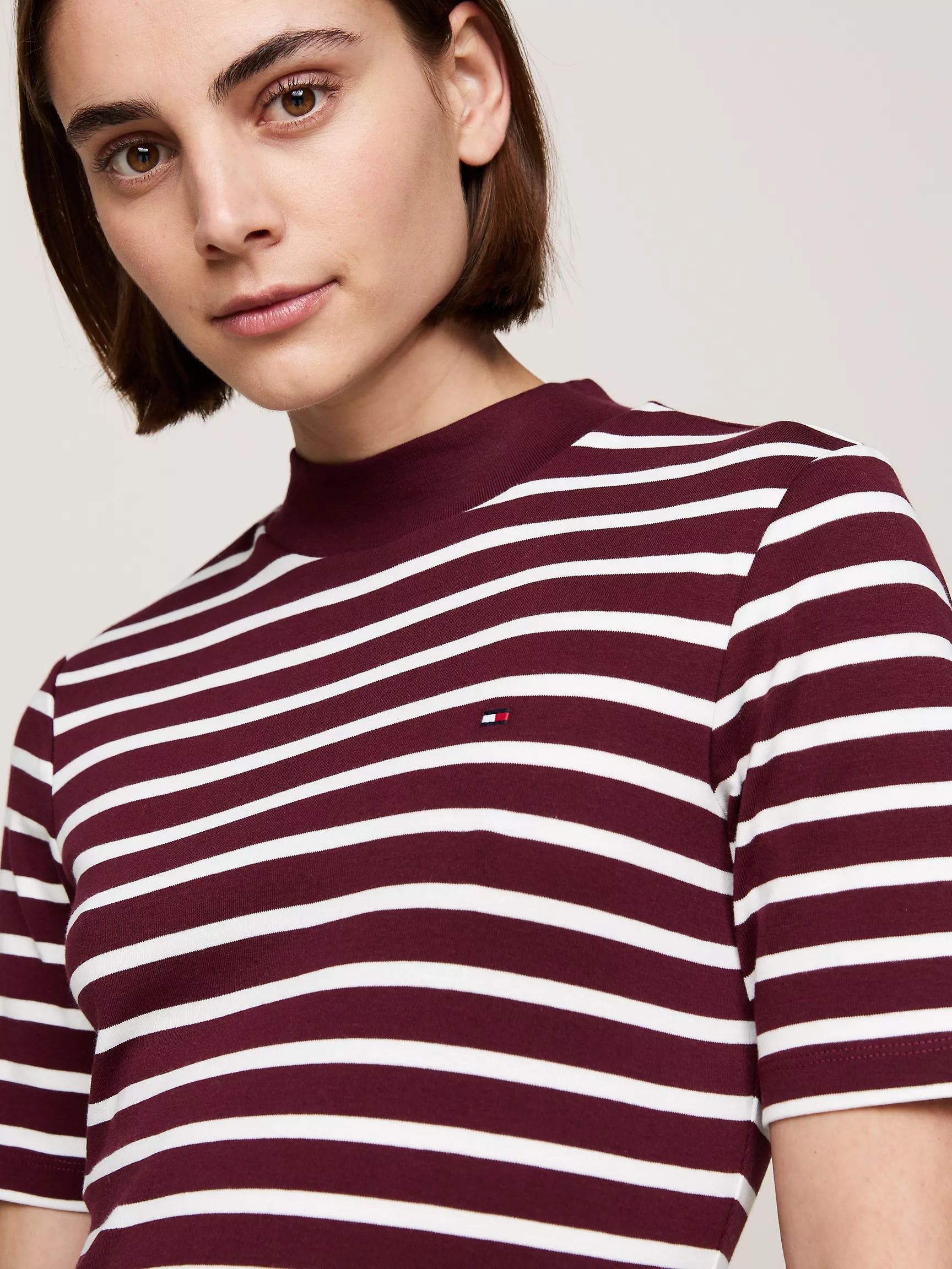 Женское платье Tommy Hilfiger, Приталенное полосатое платье с высоким воротником