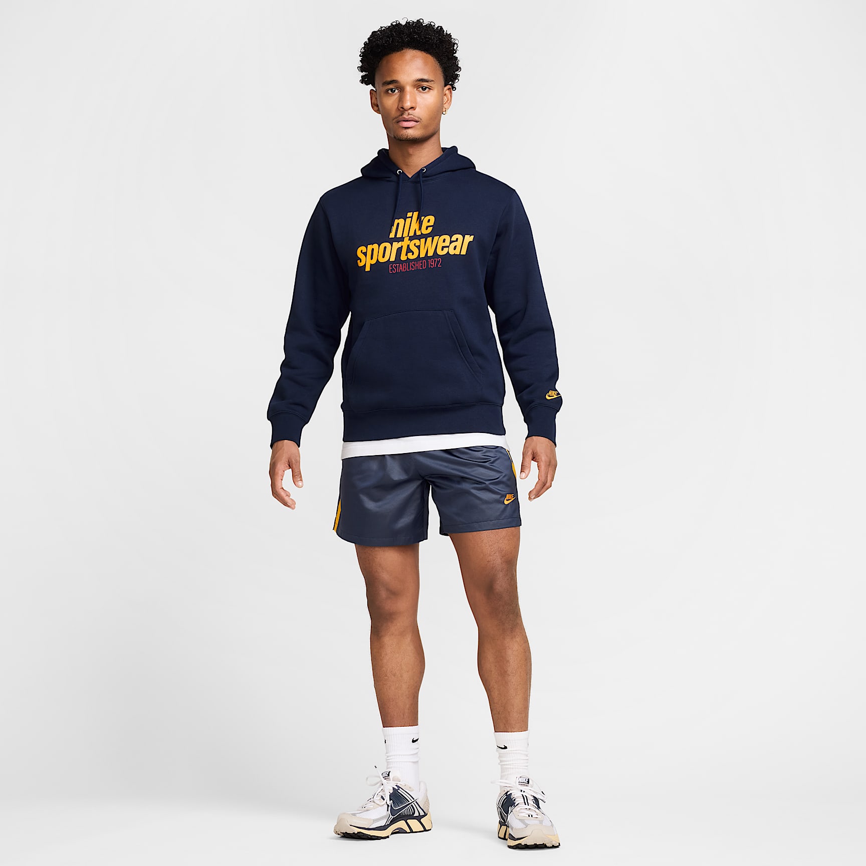 Nike Sportswear Club Men's Flow Football Shorts