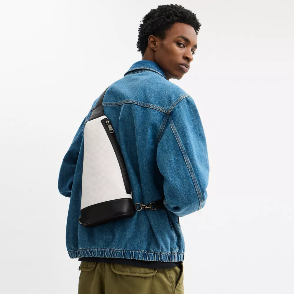 Сумка COACH Dominic Sling Pack In Signature Canvas