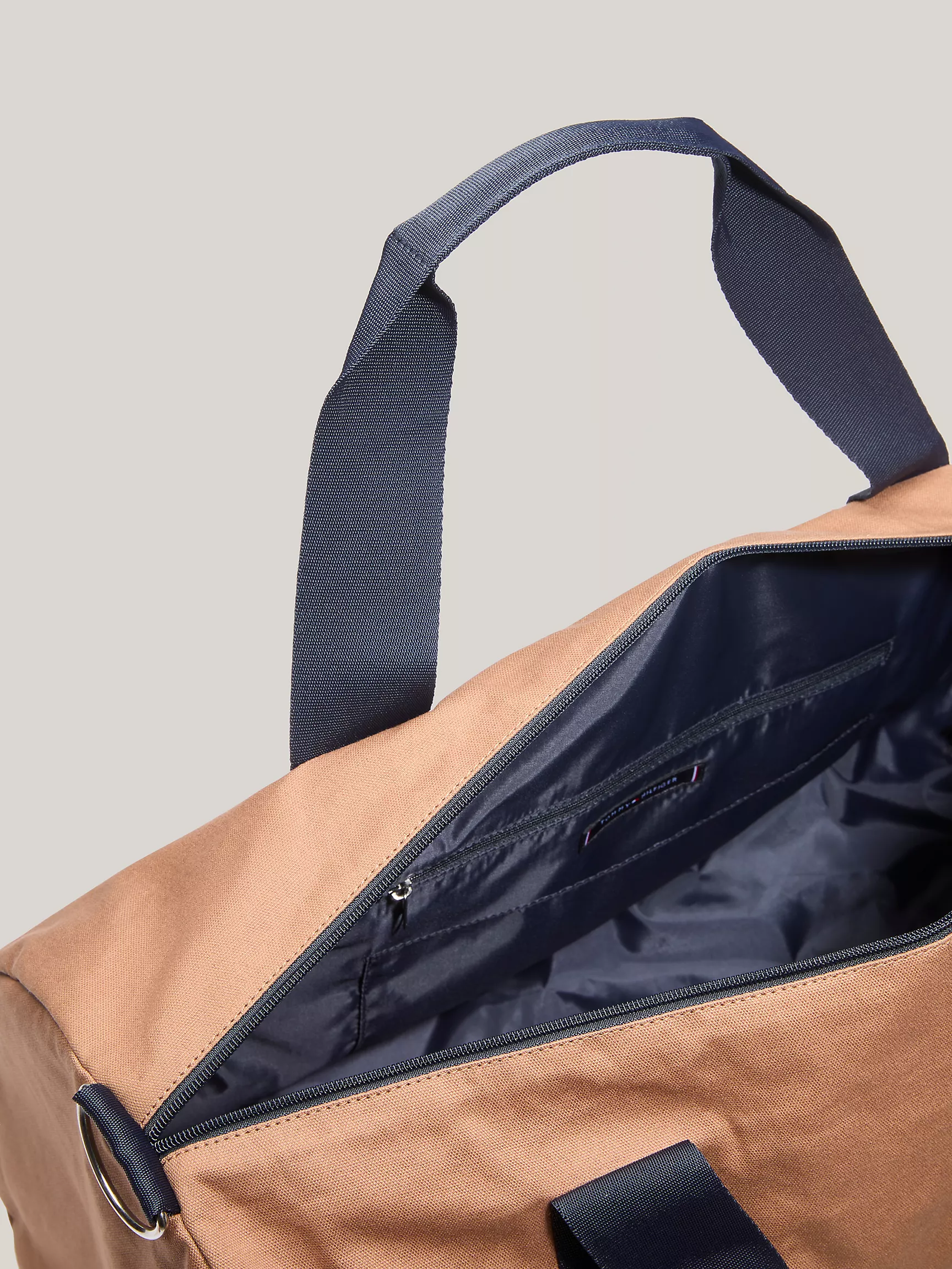 Сумка унисекс Tommy Hilfiger, Дорожная сумка-дафл из канваса с логотипом Tommy