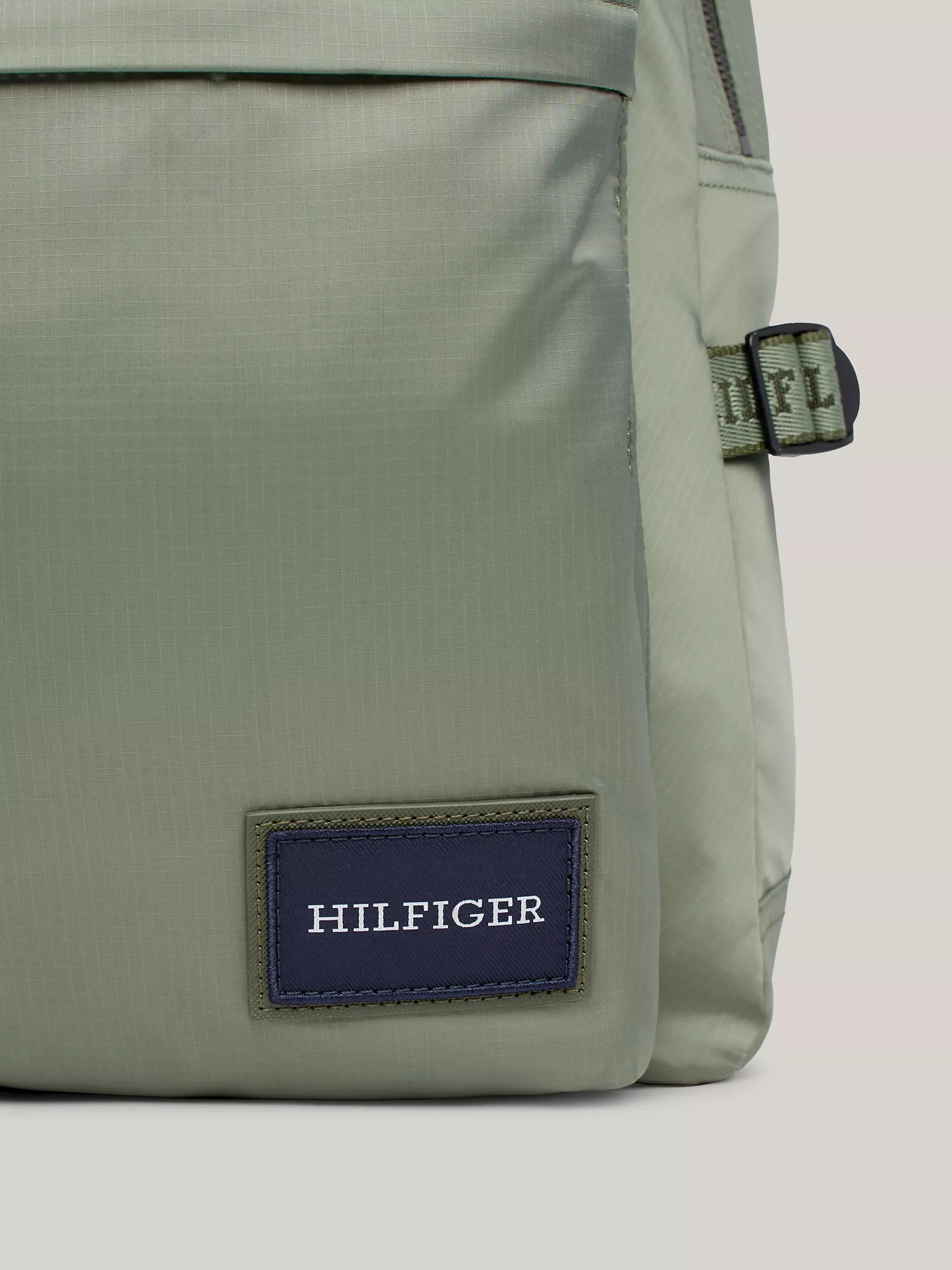 Сумка унисекс Tommy Hilfiger, Рюкзак купольной формы с монограммной нашивкой