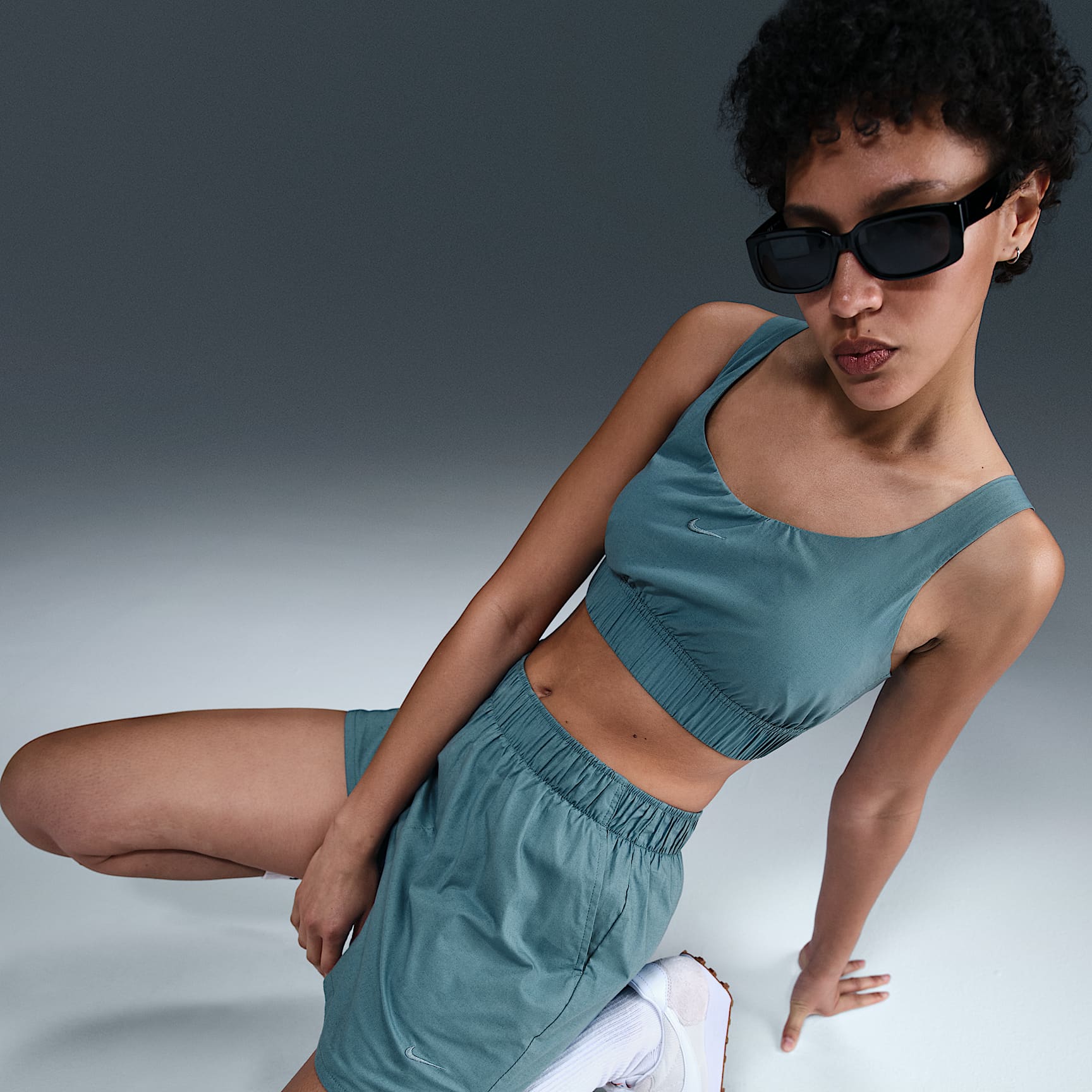 Nike Sportswear Chill Poplin Women's Slim Cropped Tank Top