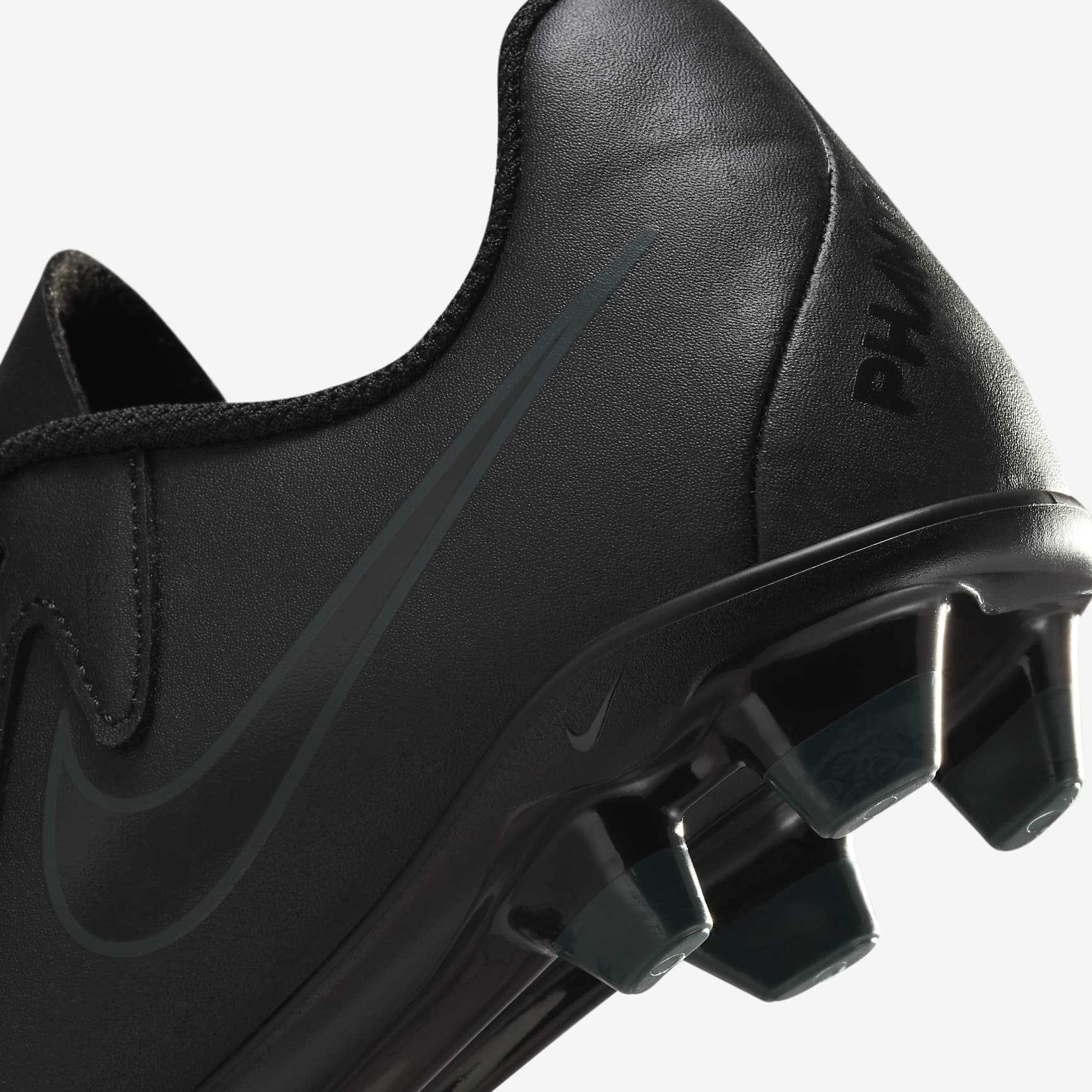 Nike Jr. Phantom GX 2 Club Little/Big Kids' MG Low-Top Soccer Cleats