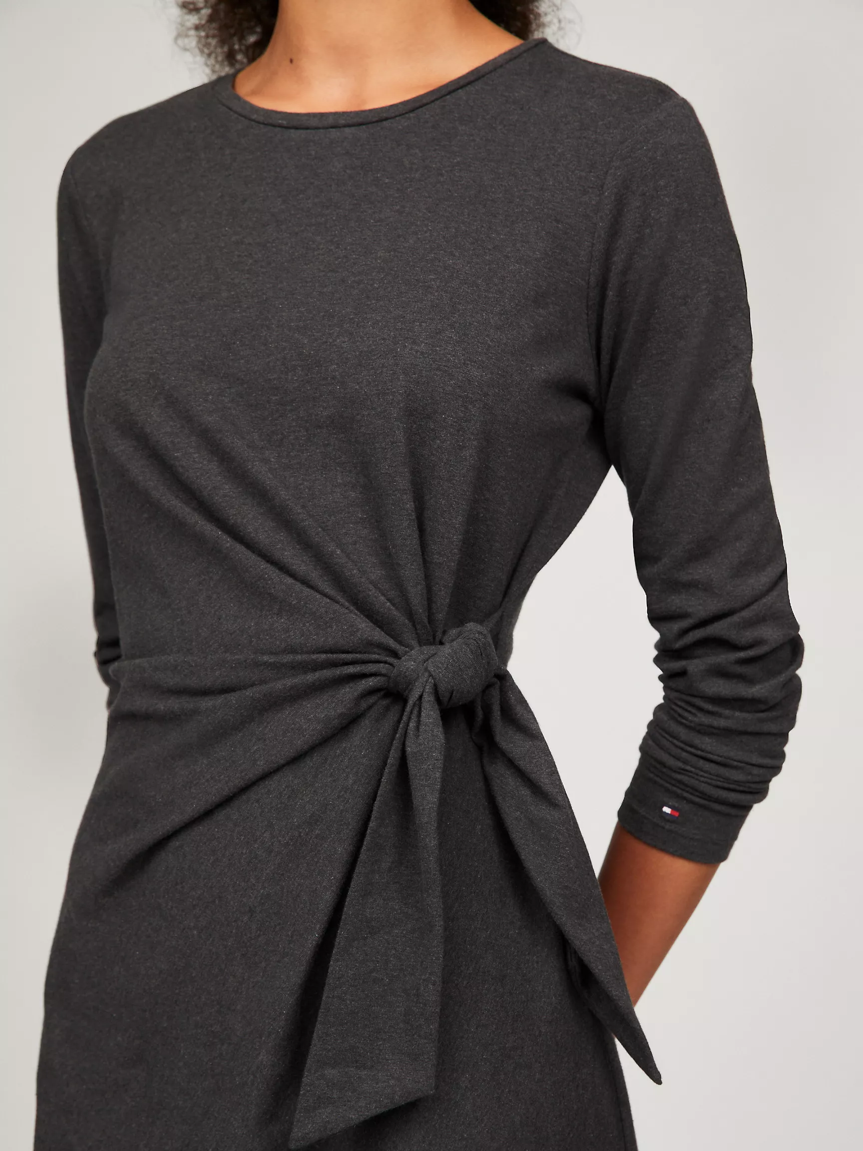 Женское платье Tommy Hilfiger, Облегающее эластичное платье с длинными рукавами и узлом