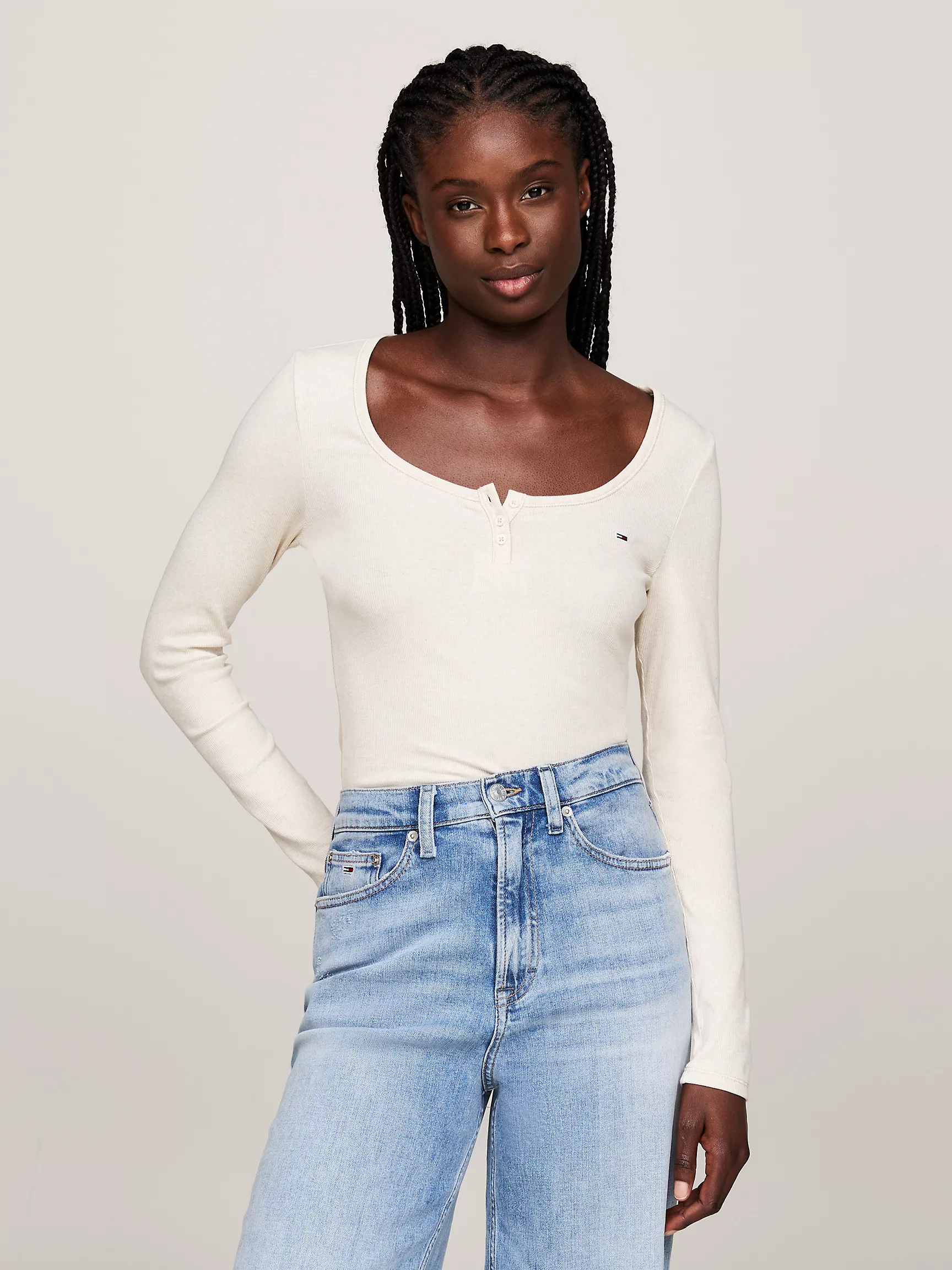 Женская футболка Tommy Hilfiger, Приталенная трикотажная футболка Henley с круглым вырезом