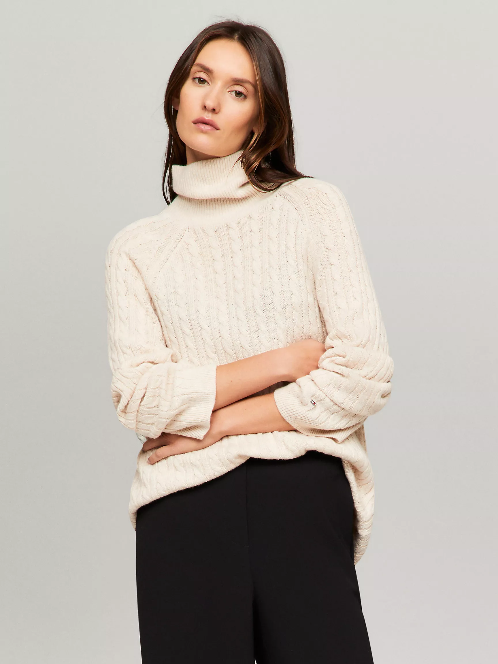 Женский свитер Tommy Hilfiger, Вязаный свитер с высоким воротником из шерстяной смеси с узором "косы"