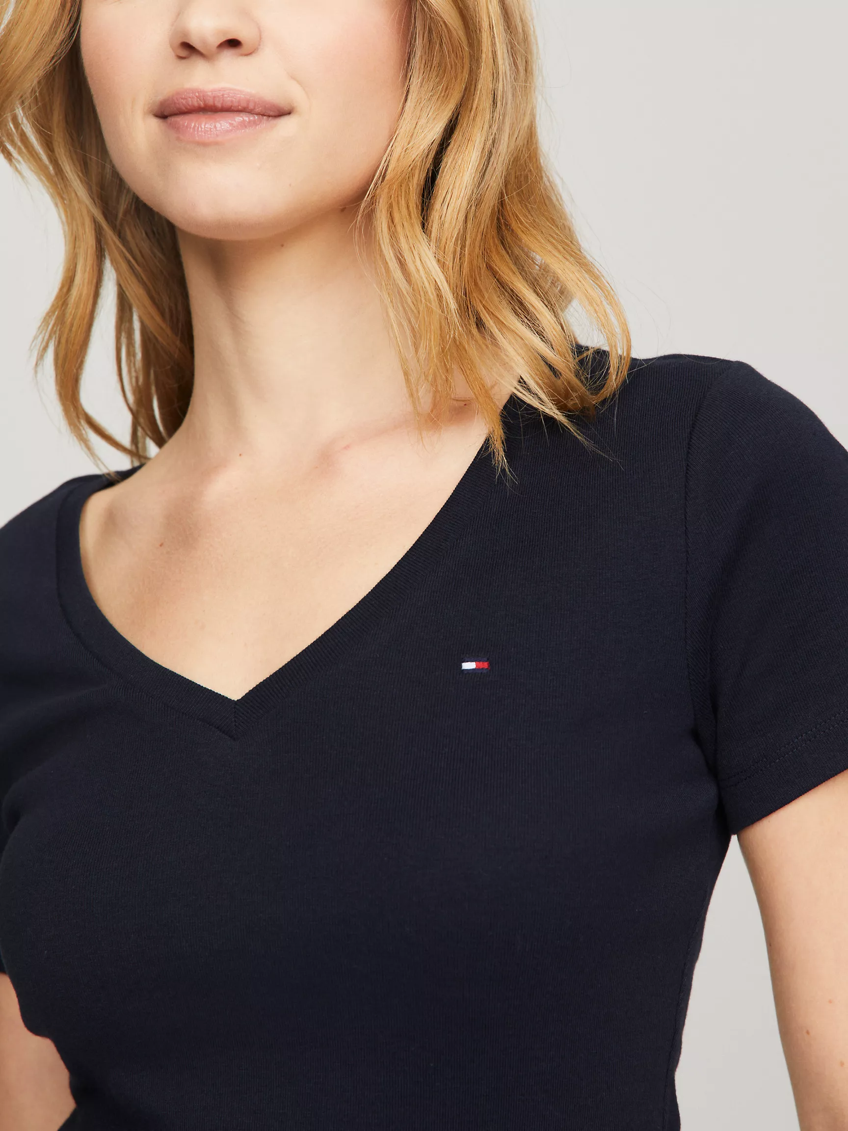 Женская футболка Tommy Hilfiger, Футболка с V-образным вырезом