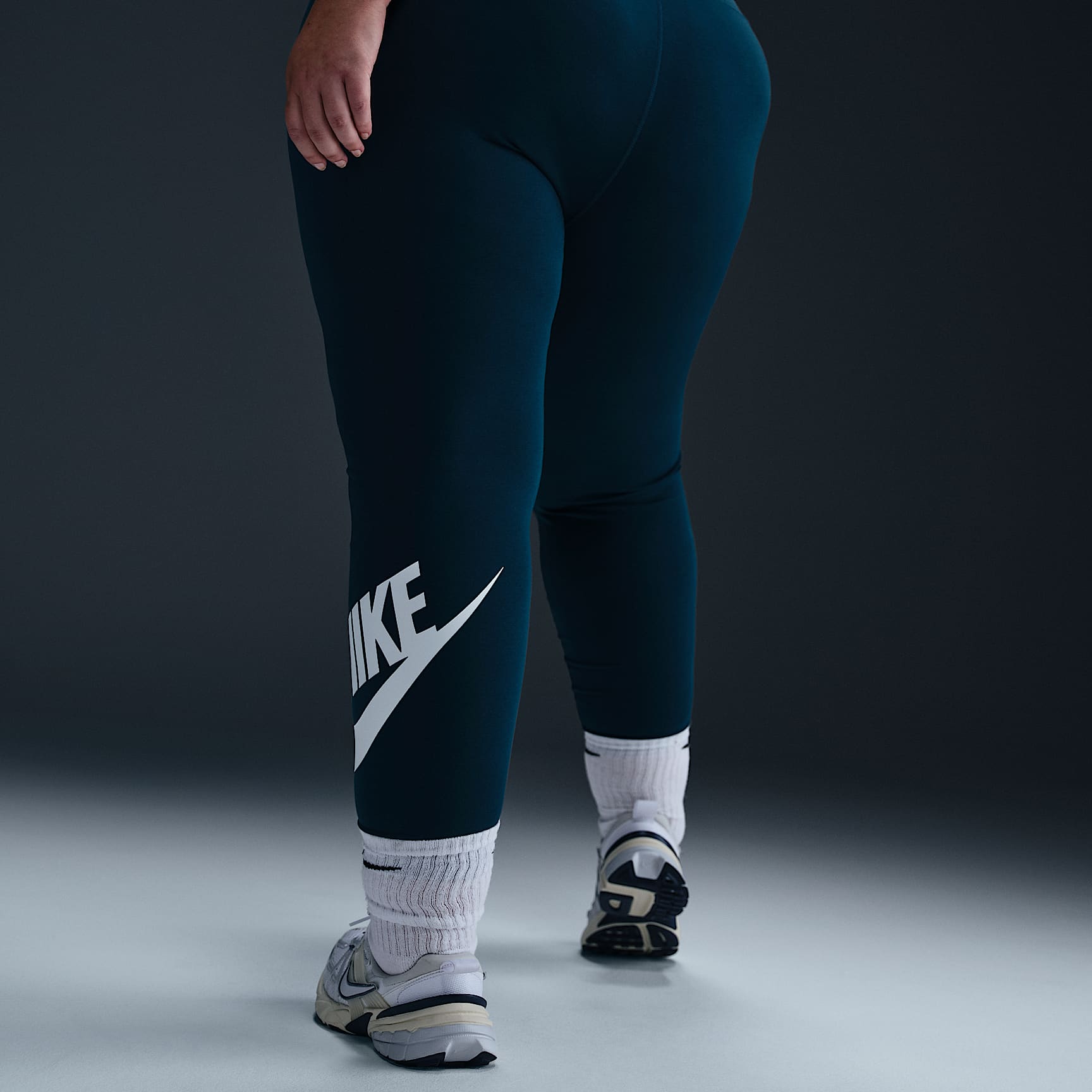 Nike Sportswear Classics Women's High-Waisted Graphic Leggings (Plus Size)