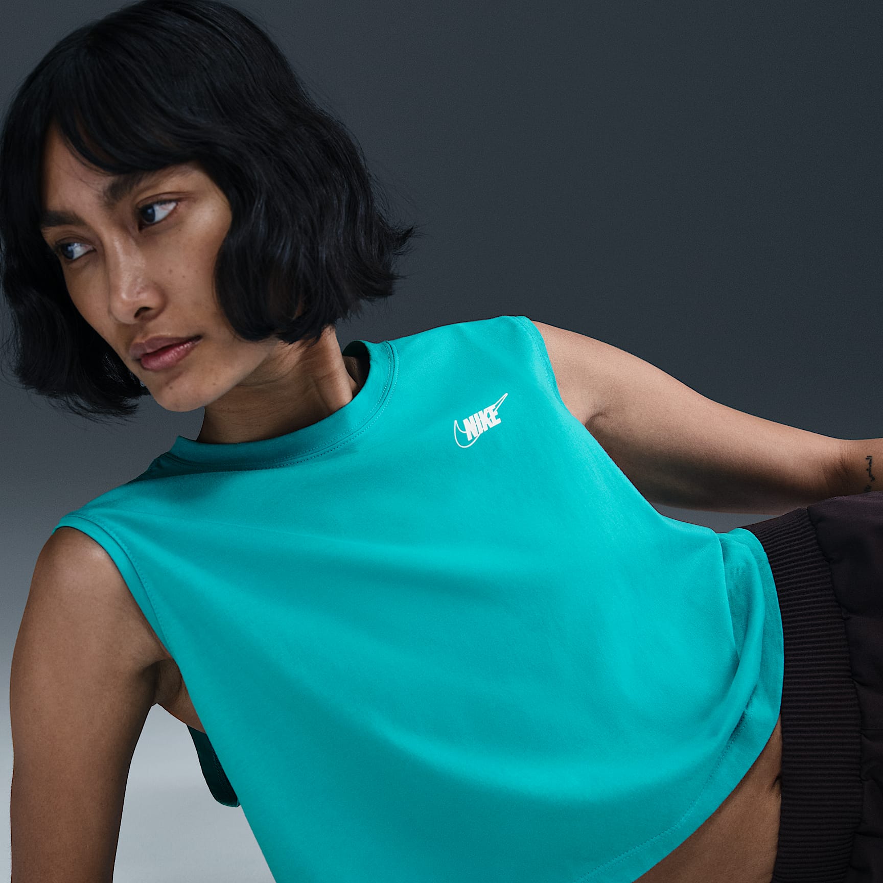 Nike Sportswear Club Women's Sleeveless Cropped Graphic T-Shirt