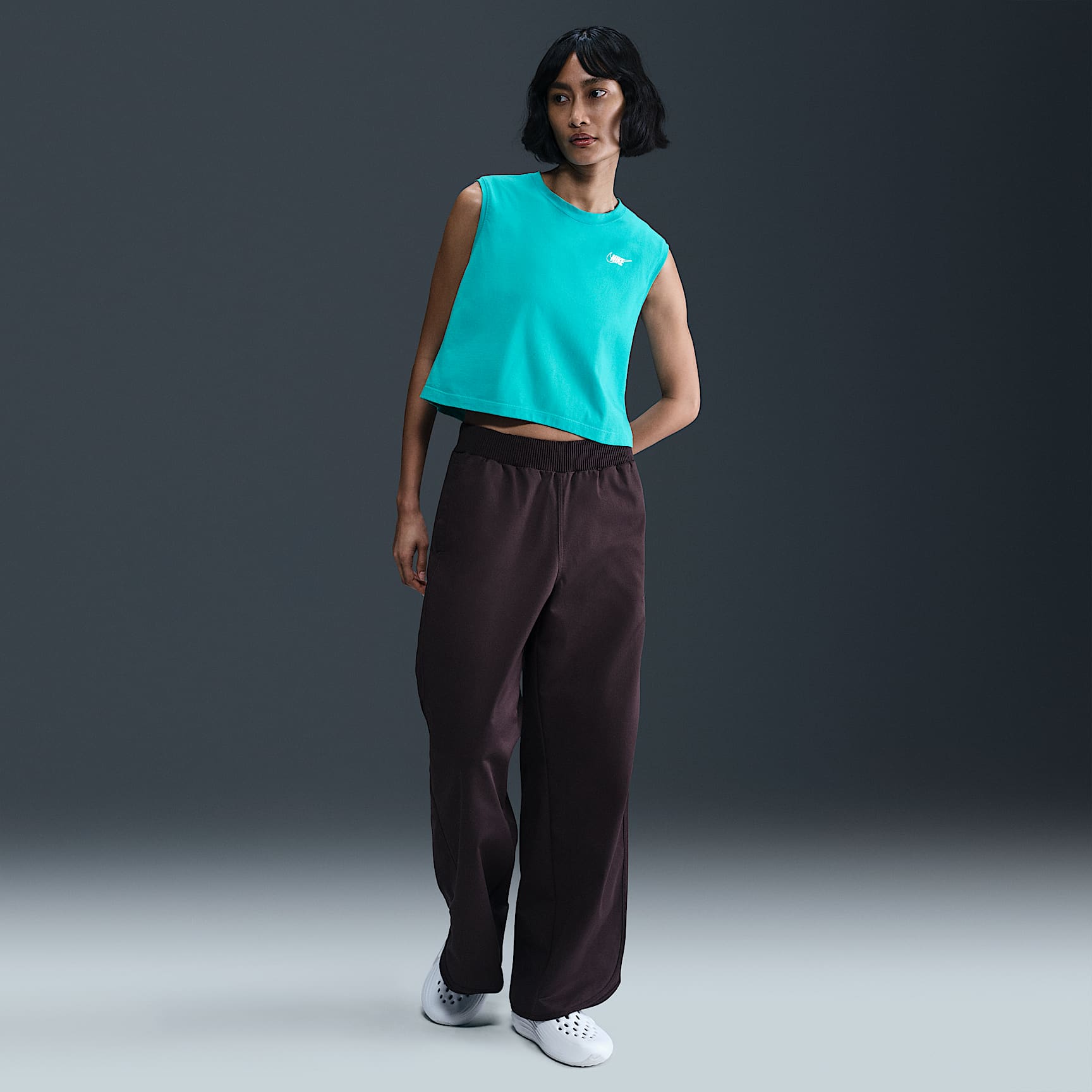 Nike Sportswear Club Women's Sleeveless Cropped Graphic T-Shirt