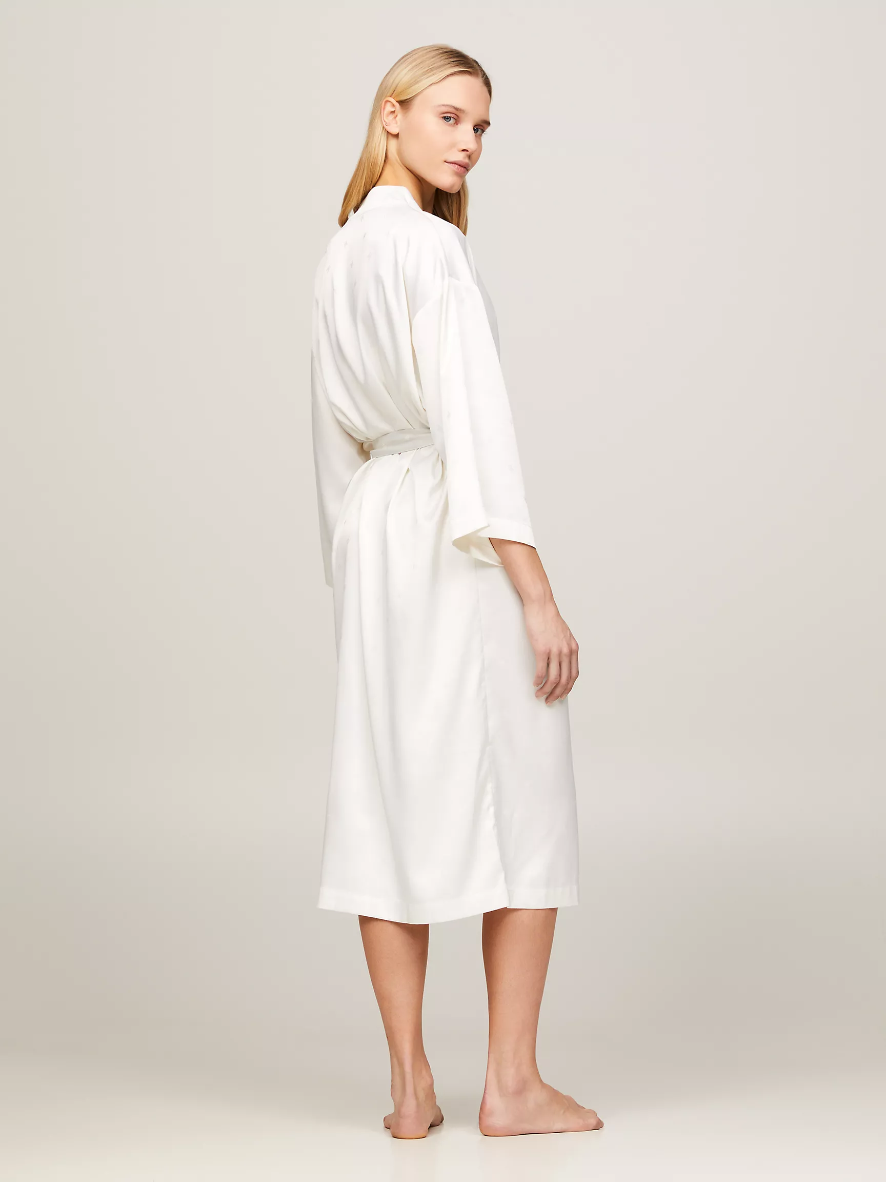 Женская одежда для сна Tommy Hilfiger, Атласный халат с монограммой TH