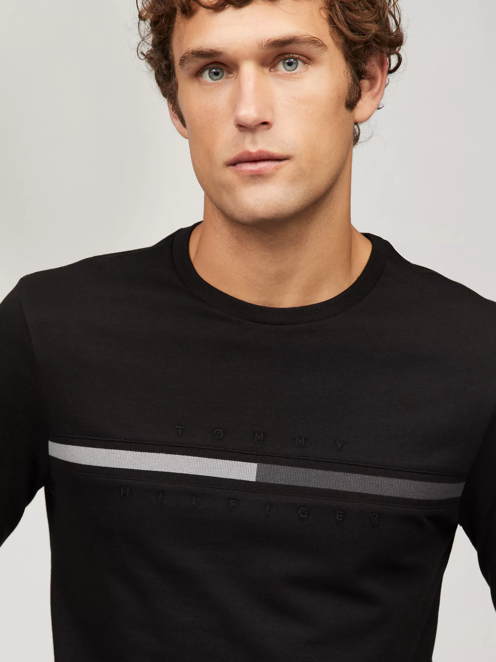 Мужская футболка Tommy Hilfiger, Футболка с длинным рукавом и тональным логотипом флага