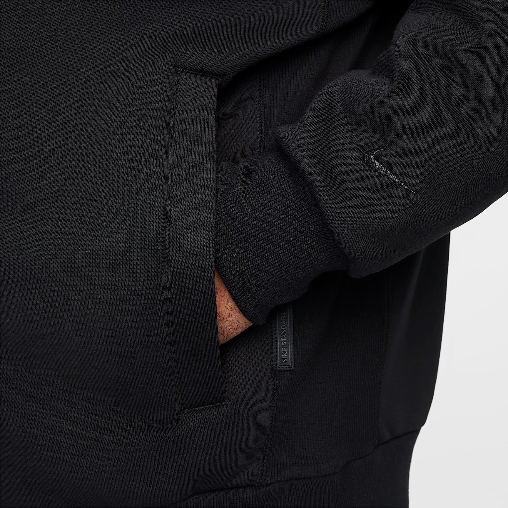 LeBron Standard Issue Men's Therma-FIT Basketball Jacket