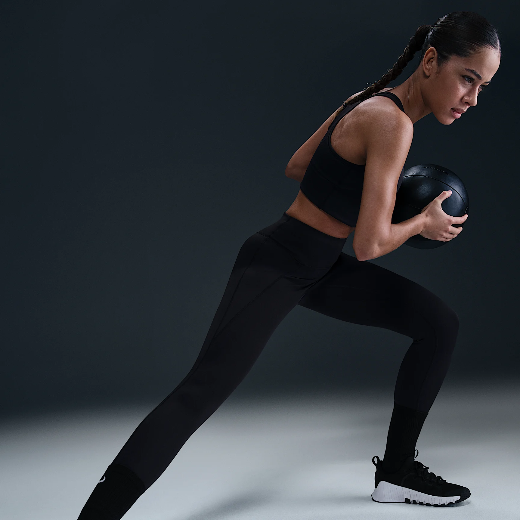 Nike Universa Women's Medium-Support High-Waisted 7/8 Leggings with Pockets
