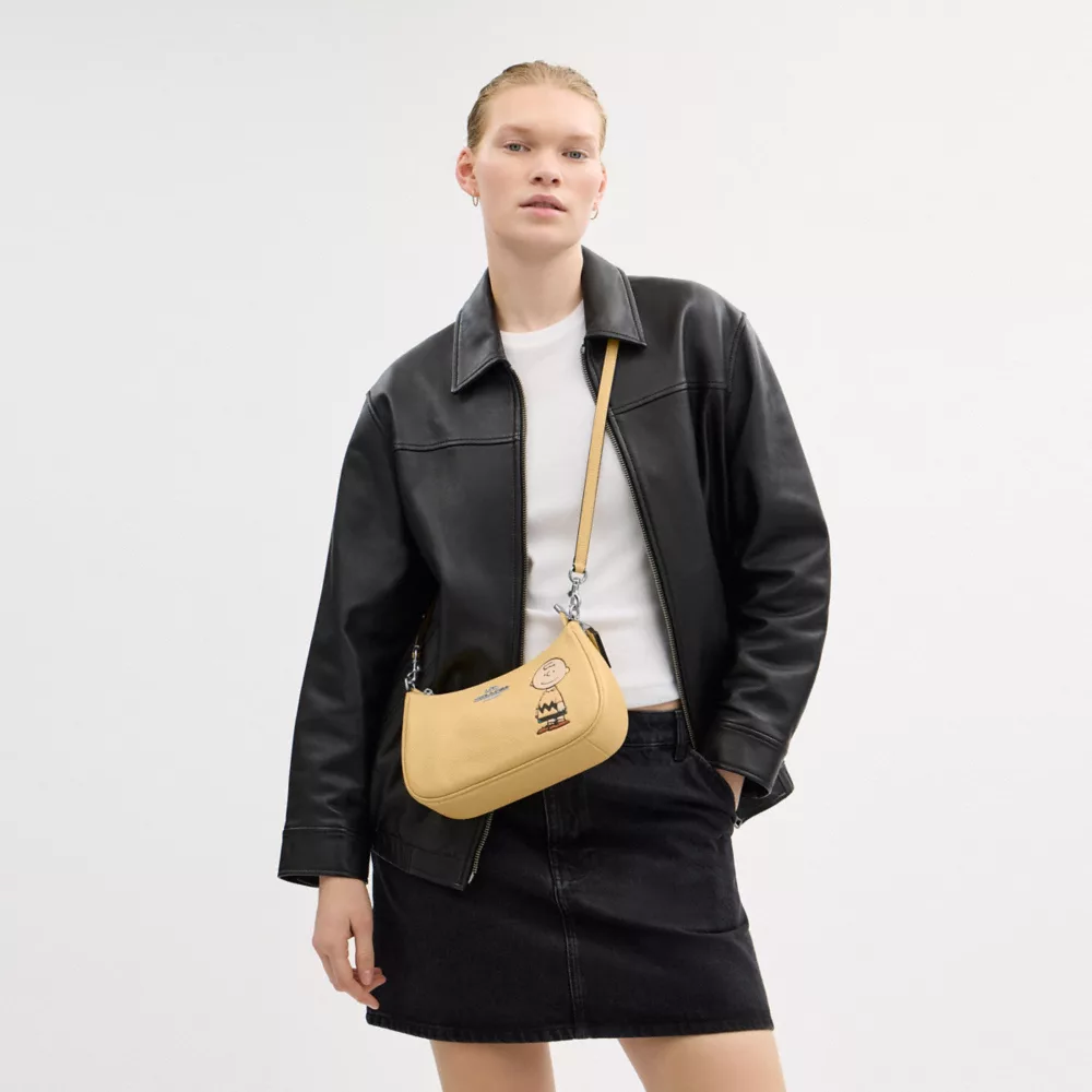 Сумка COACH Coach X Peanuts Teri Shoulder Bag With Charlie Brown