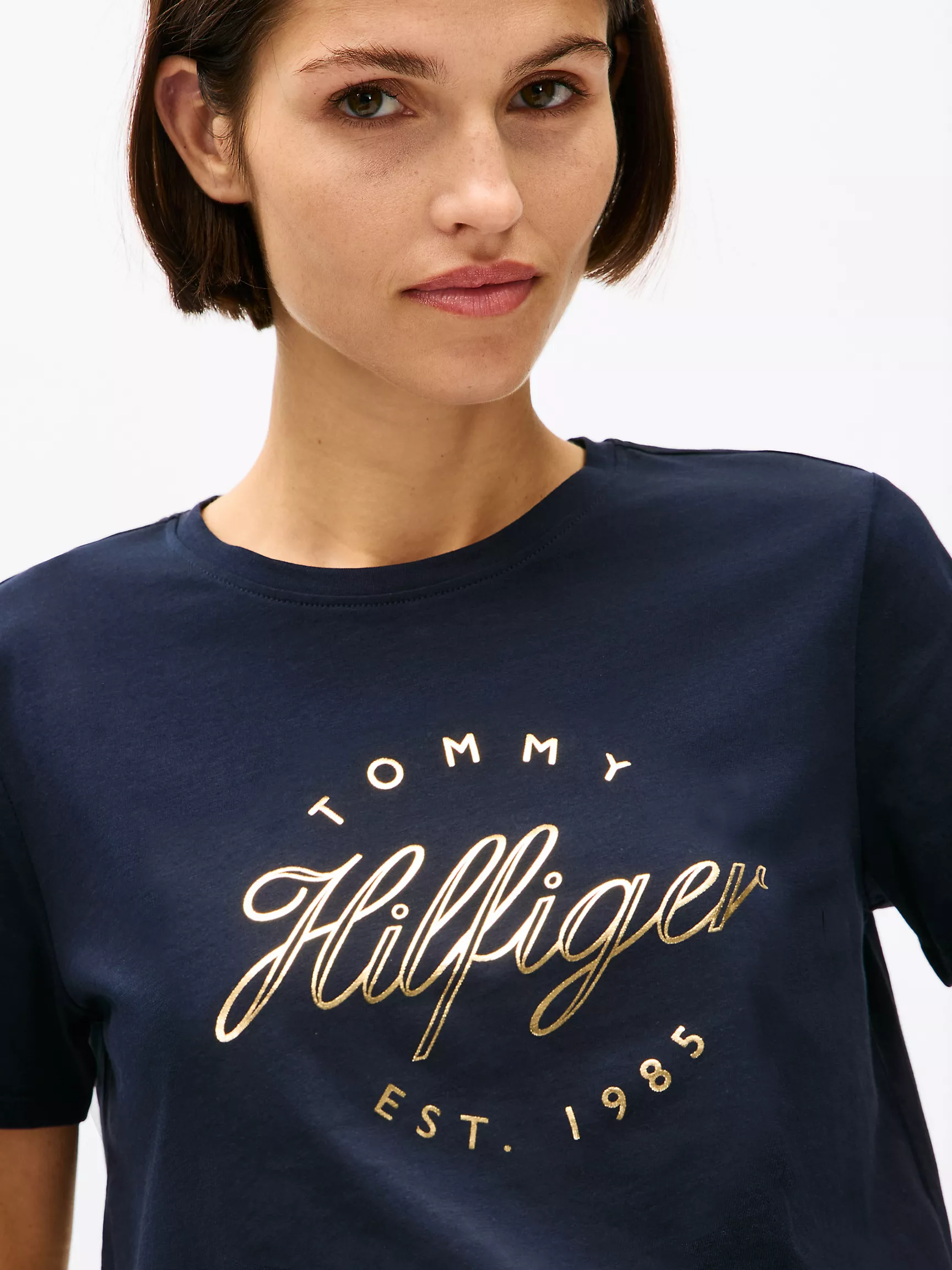 Женская футболка Tommy Hilfiger, Футболка с металлическим логотипом Hilfiger в виде надписи