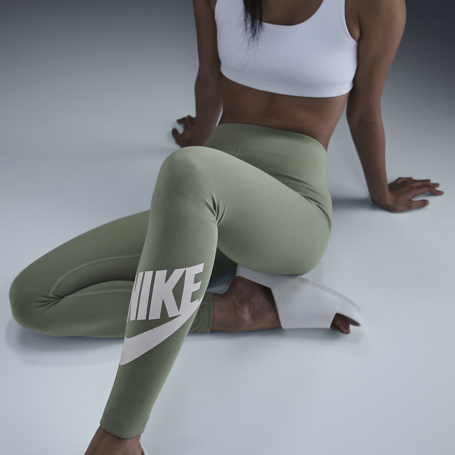 Nike Sportswear Classics Women's High-Waisted Graphic Leggings
