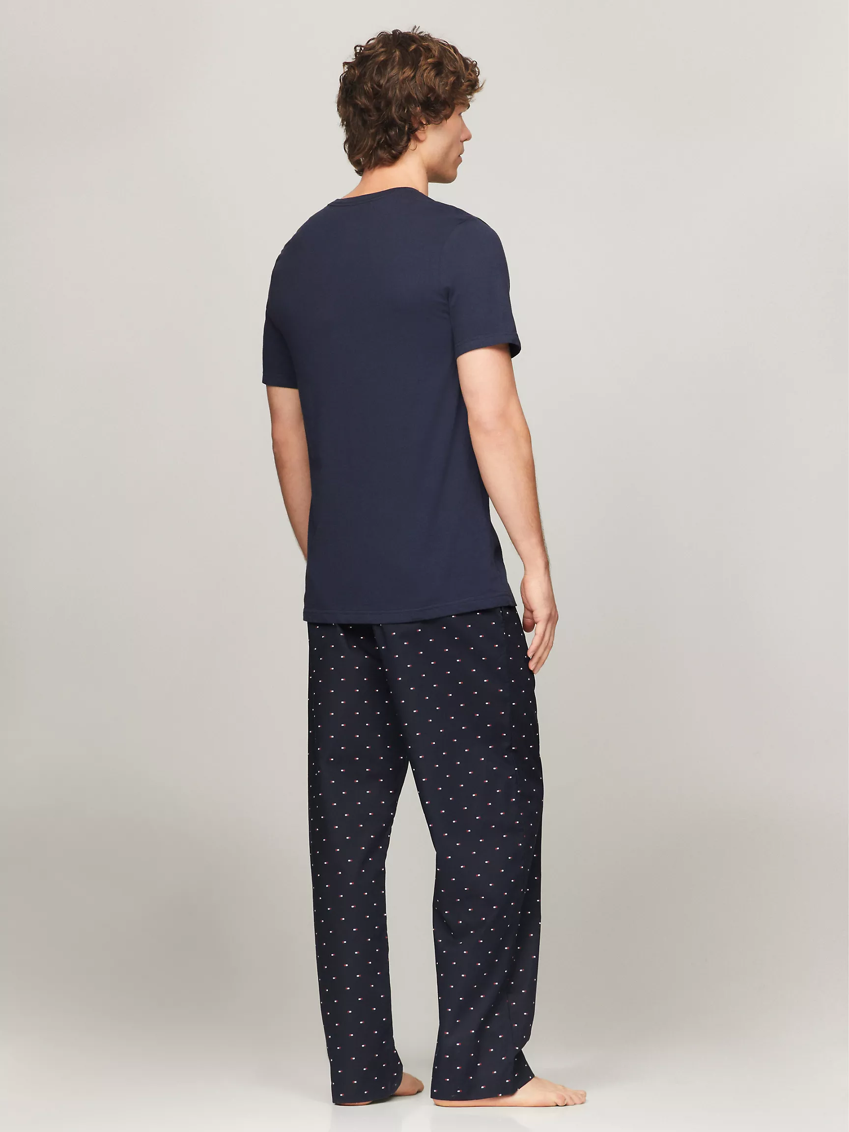 Мужское нижнее белье Tommy Hilfiger, Набор из 3 классических хлопковых футболок с V-образным вырезом