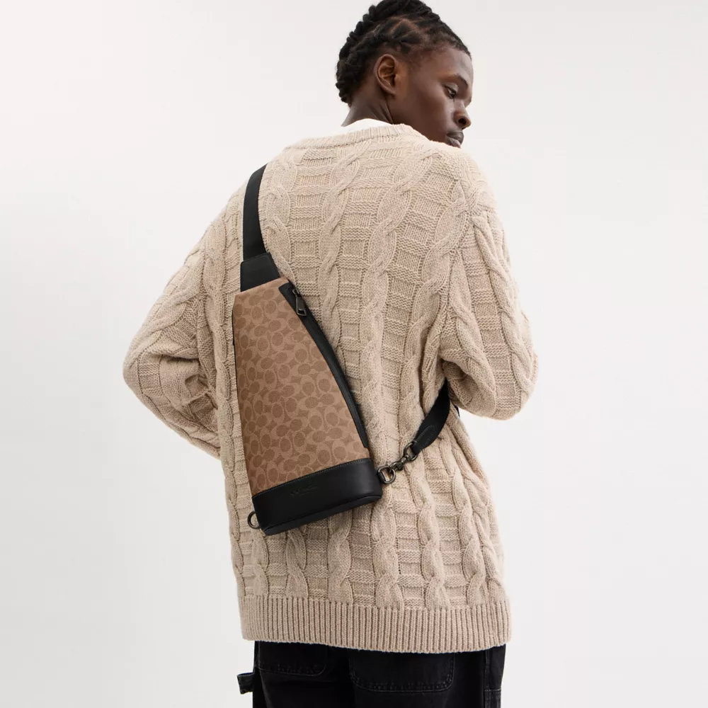 Сумка COACH Dominic Sling Pack In Signature Canvas