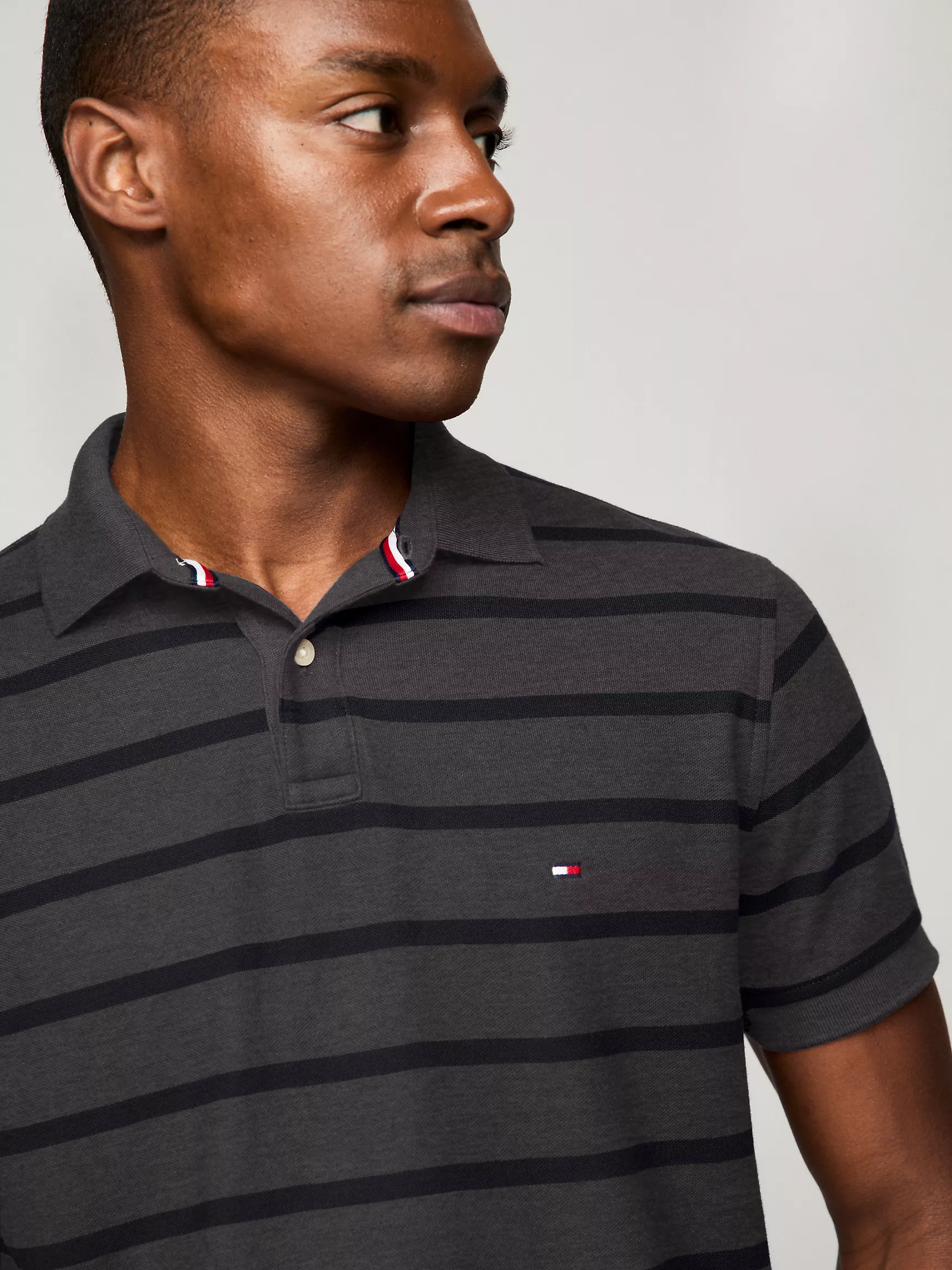 Мужское поло Tommy Hilfiger, Полосатое влагоотводящее поло стандартного кроя