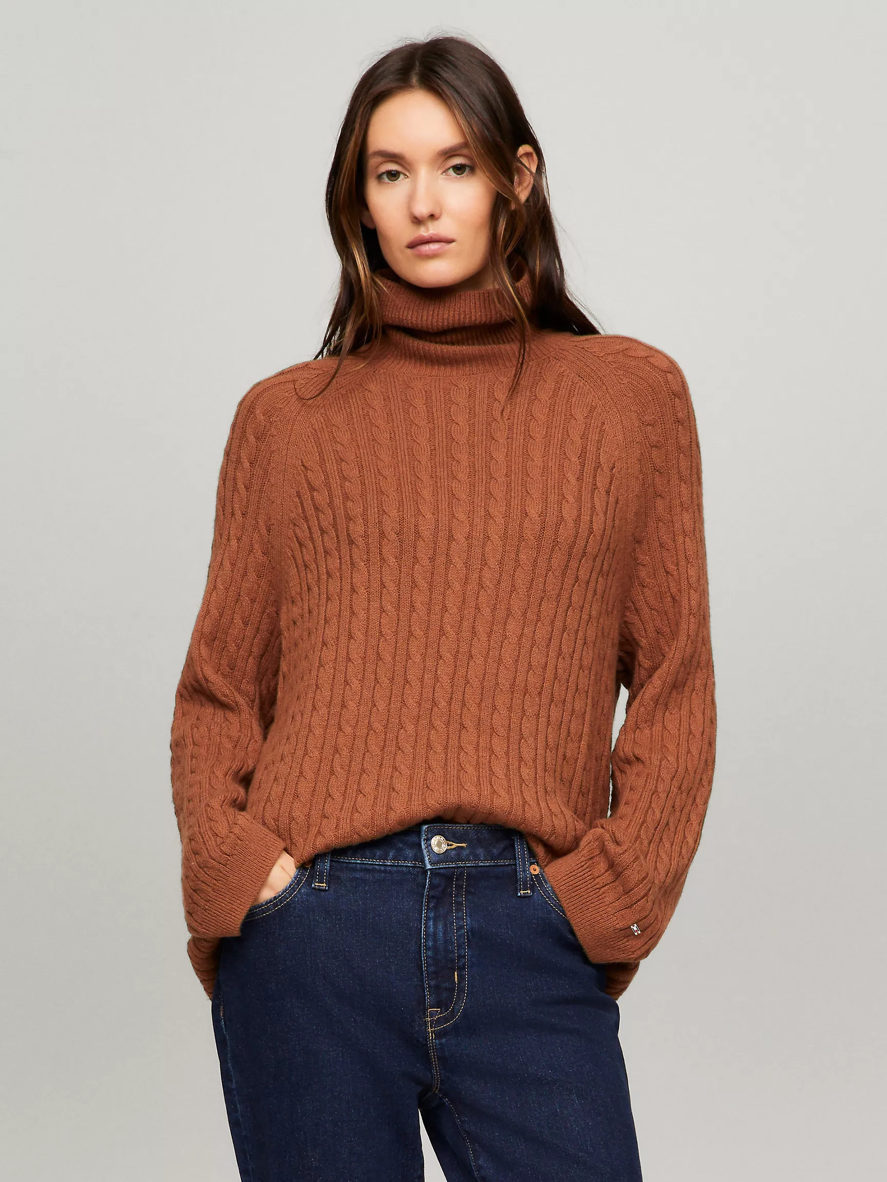 Женский свитер Tommy Hilfiger, Вязаный свитер с высоким воротником из шерстяной смеси с узором "косы"