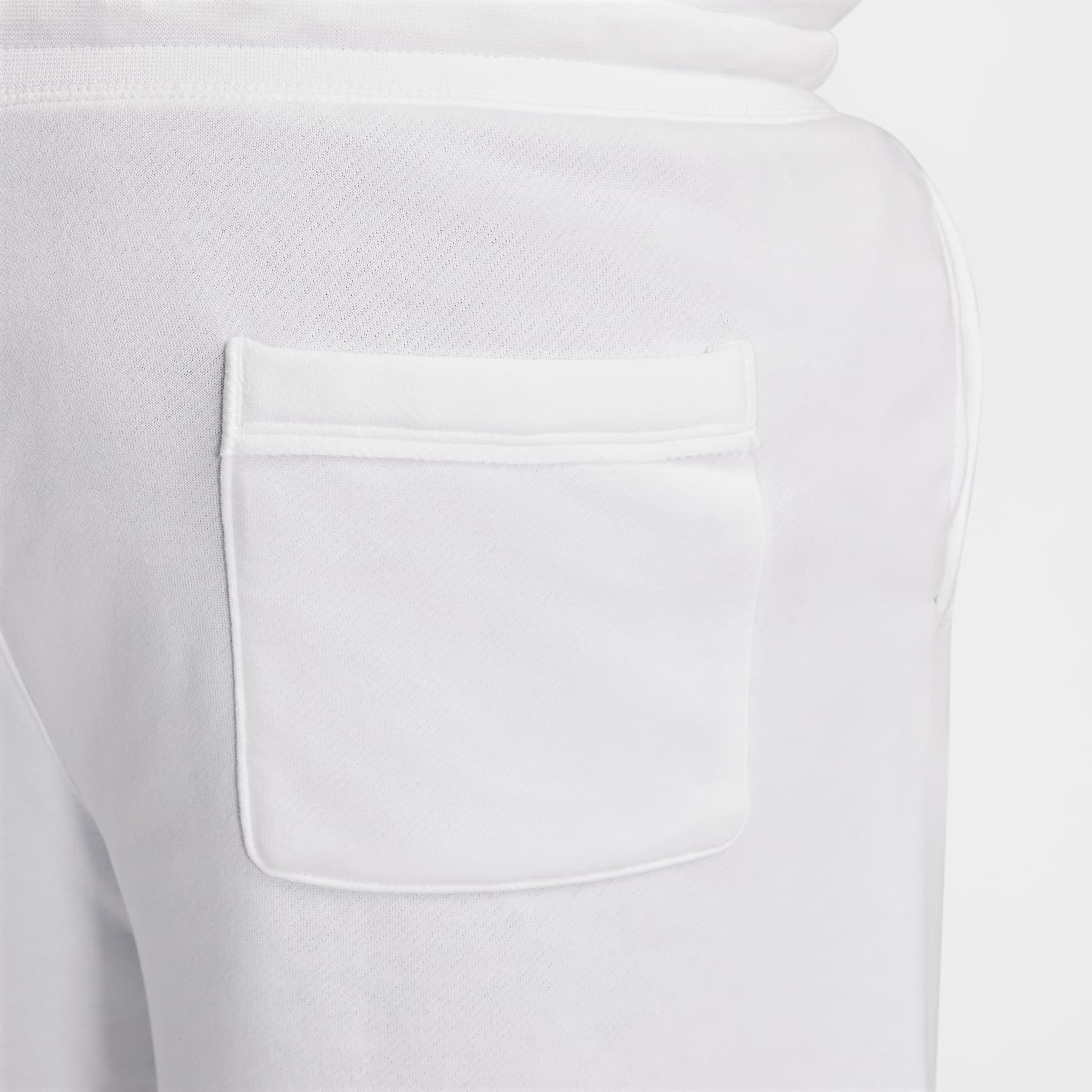 Nike Club Alumni Men's French Terry Shorts