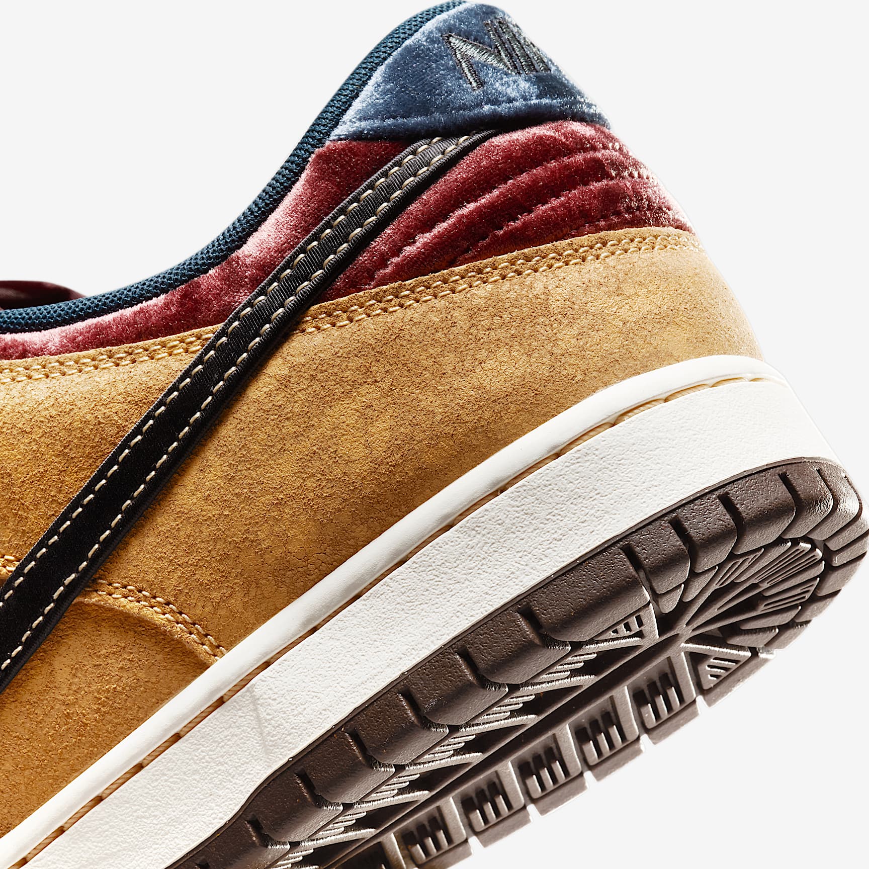 Nike SB Dunk Low Pro Skate Shoes