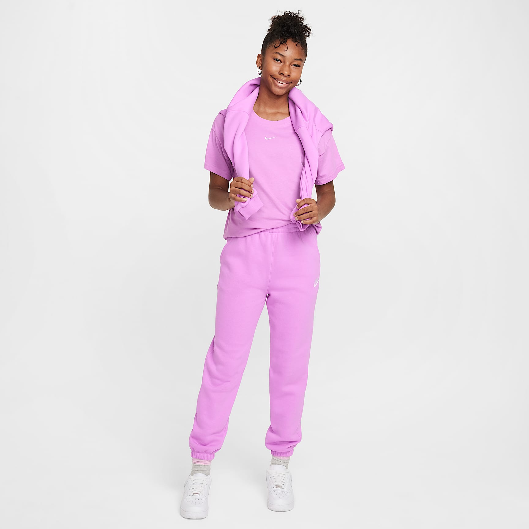 Nike Sportswear Essential Big Kids' (Girls') T-Shirt