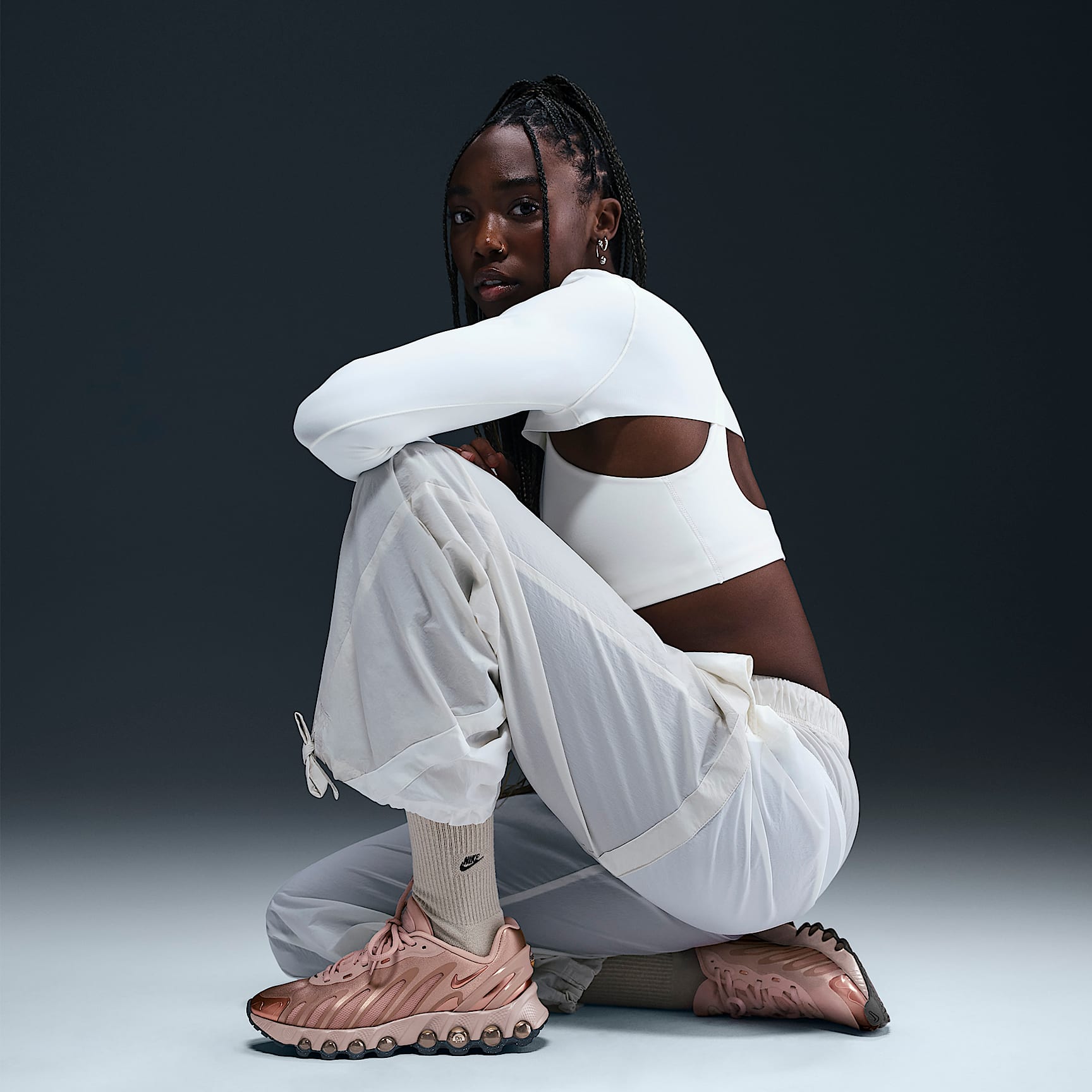 Nike Sportswear Women's Mid-Rise Loose Woven Open-Hem Pants