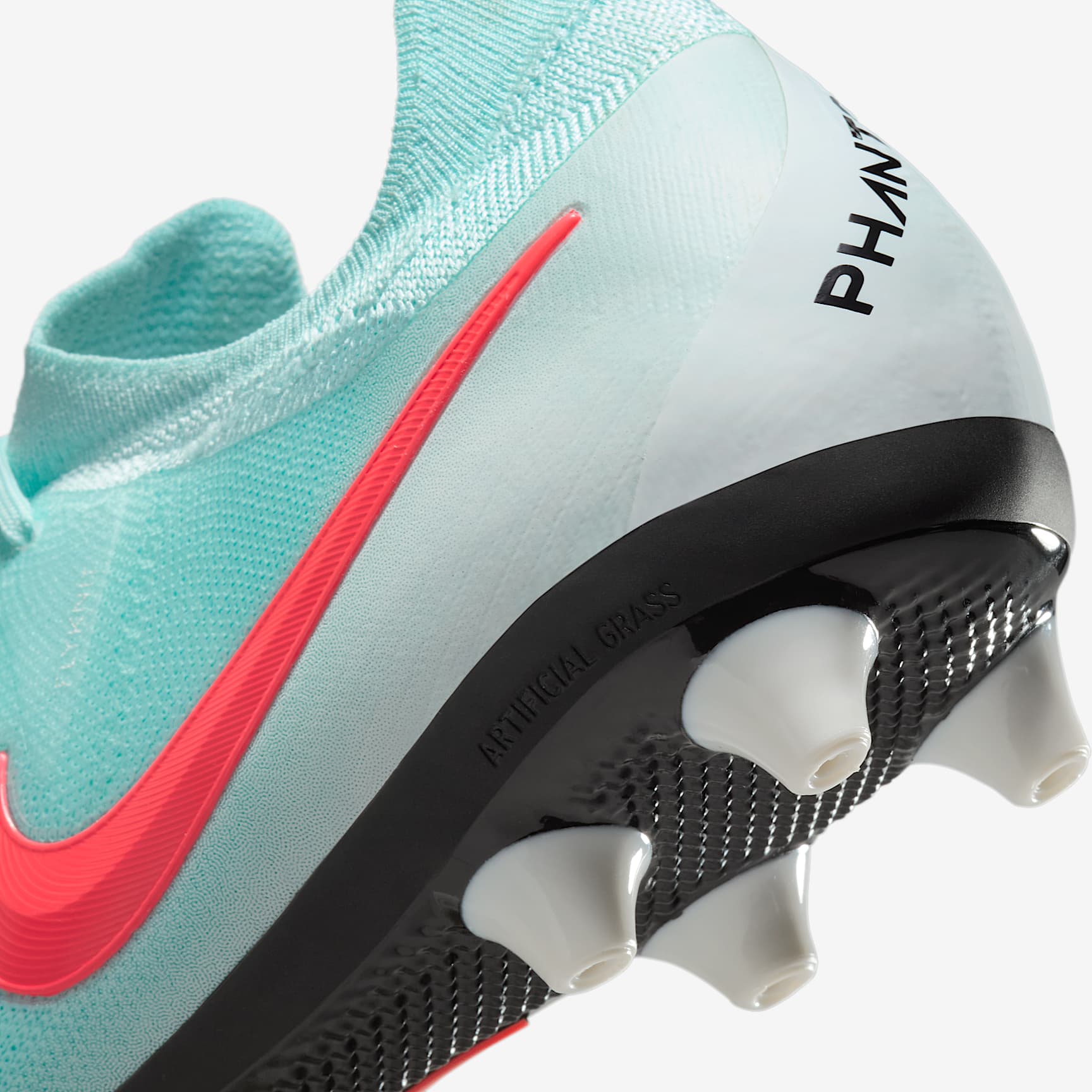 Nike Phantom GX 2 Pro AG Low-Top Soccer Cleats