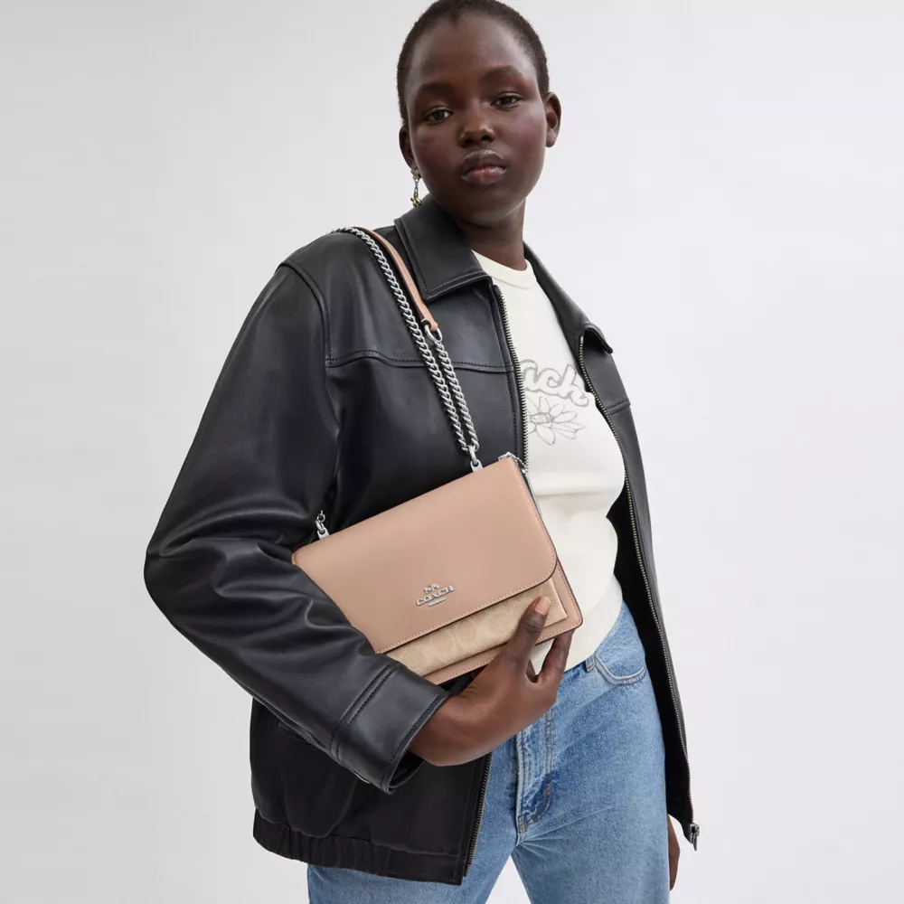 Сумка COACH Klare Crossbody Bag In Signature Canvas